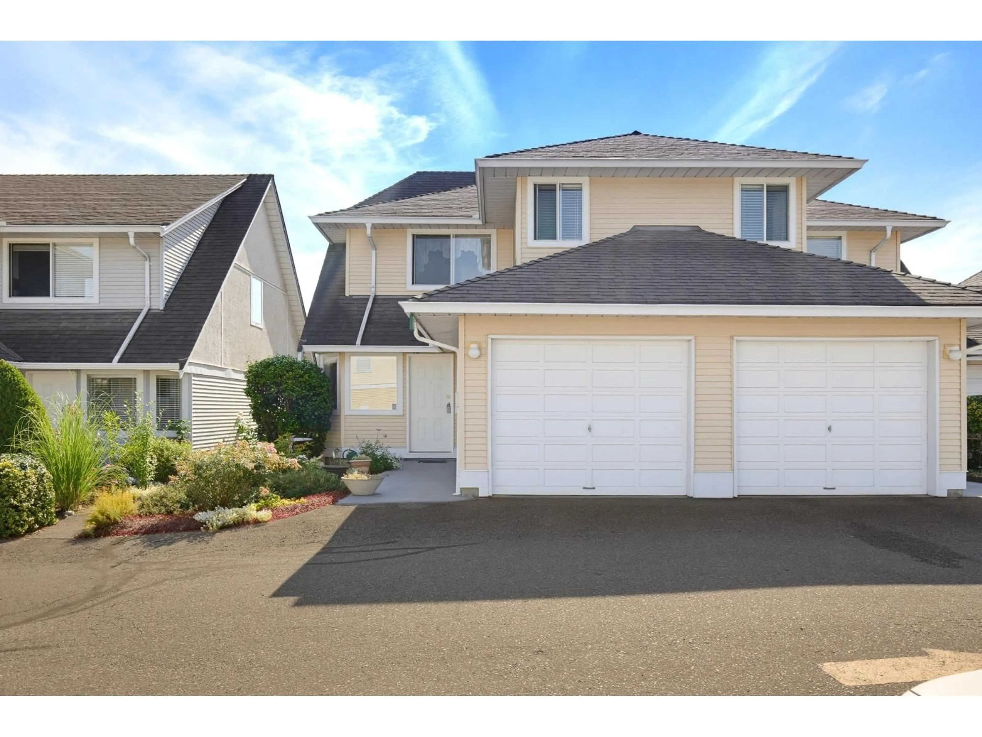 Home with vinyl exterior material, street for 12 - 2475 EMERSON STREET, Abbotsford British Columbia V2T4W5