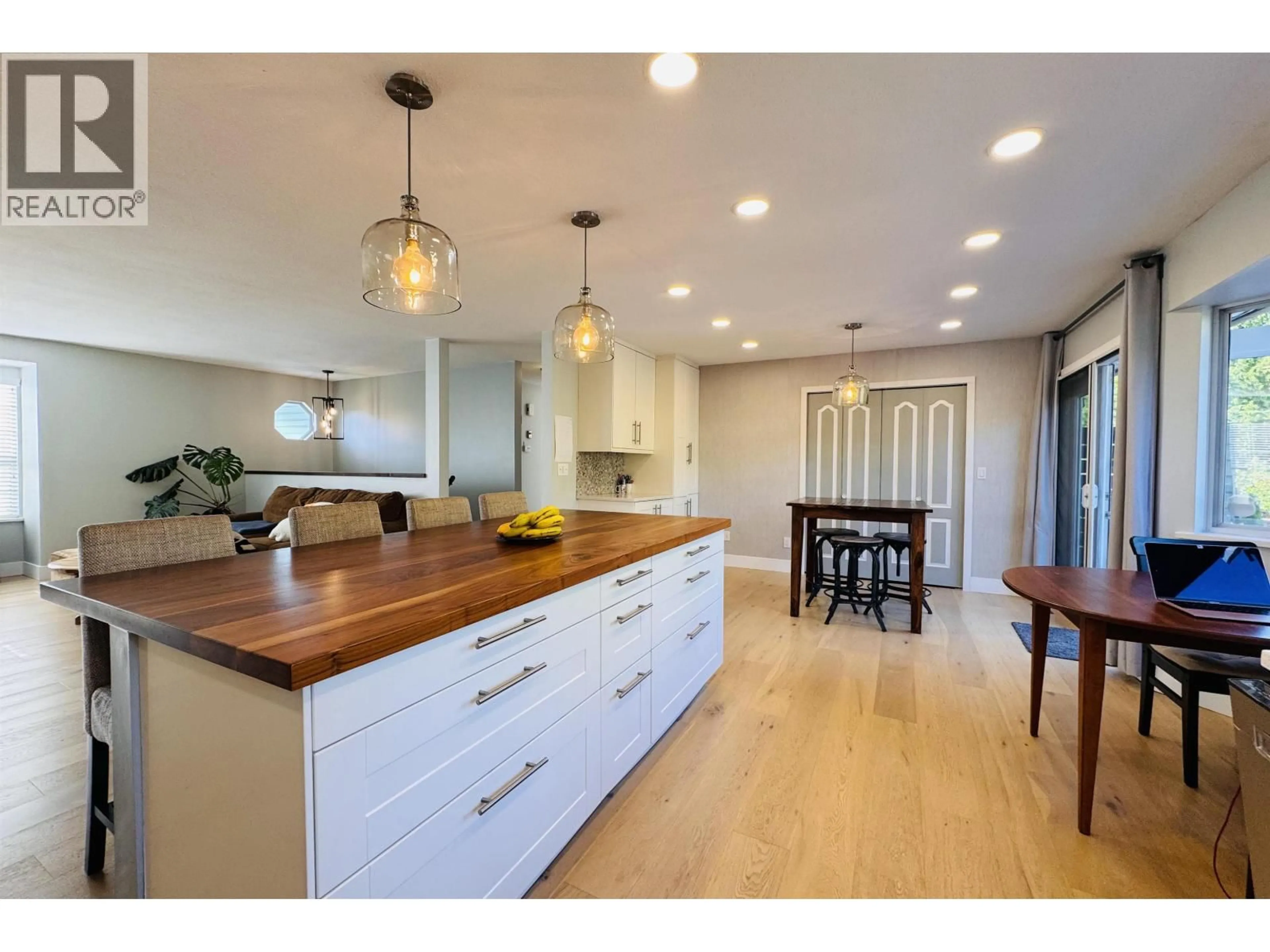 Open concept kitchen, wood/laminate floor for 12250 234 STREET, Maple Ridge British Columbia V2X0X9