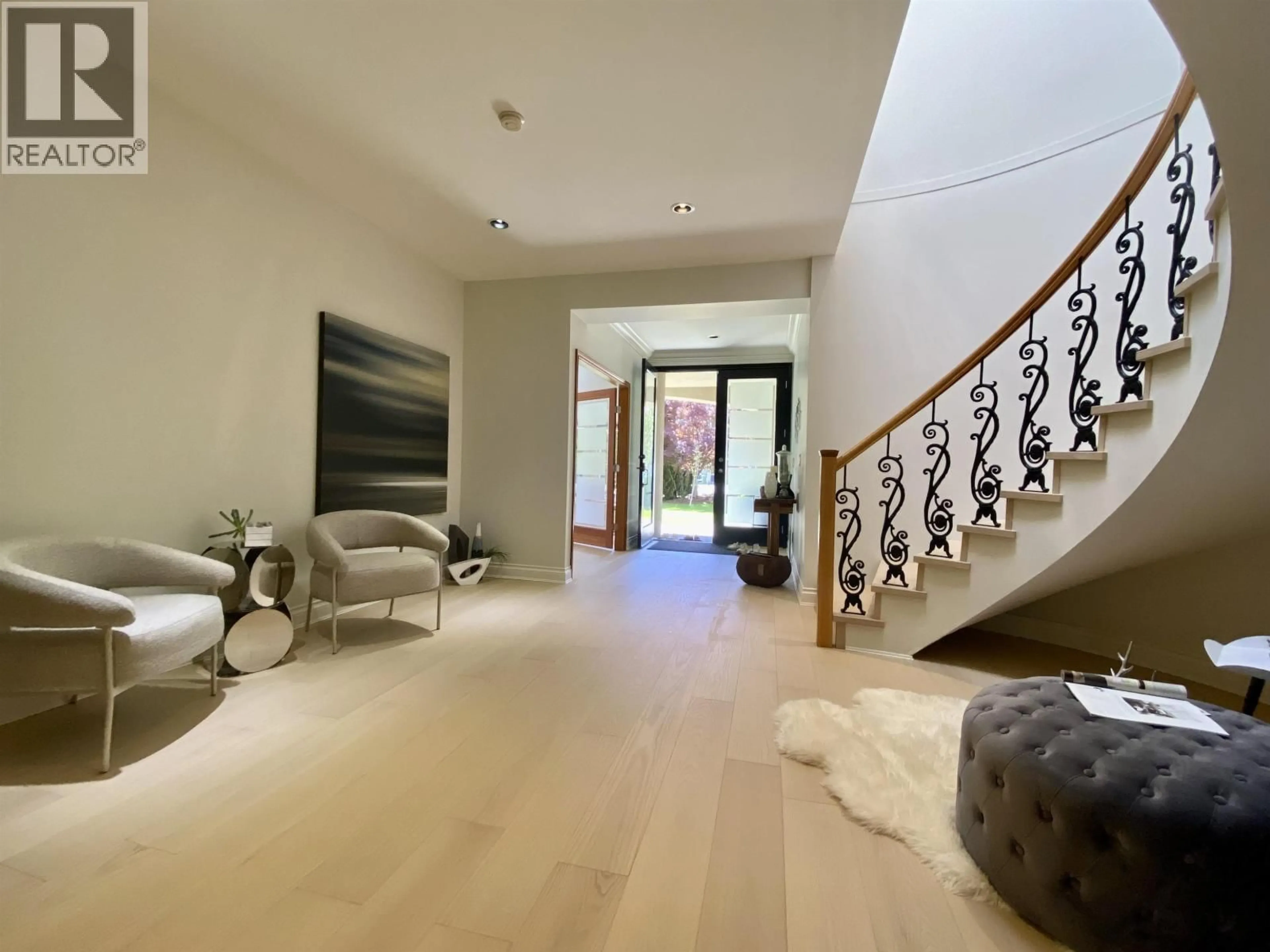 Indoor foyer for 7440 LUDLOW PLACE, Richmond British Columbia V7C2Z6