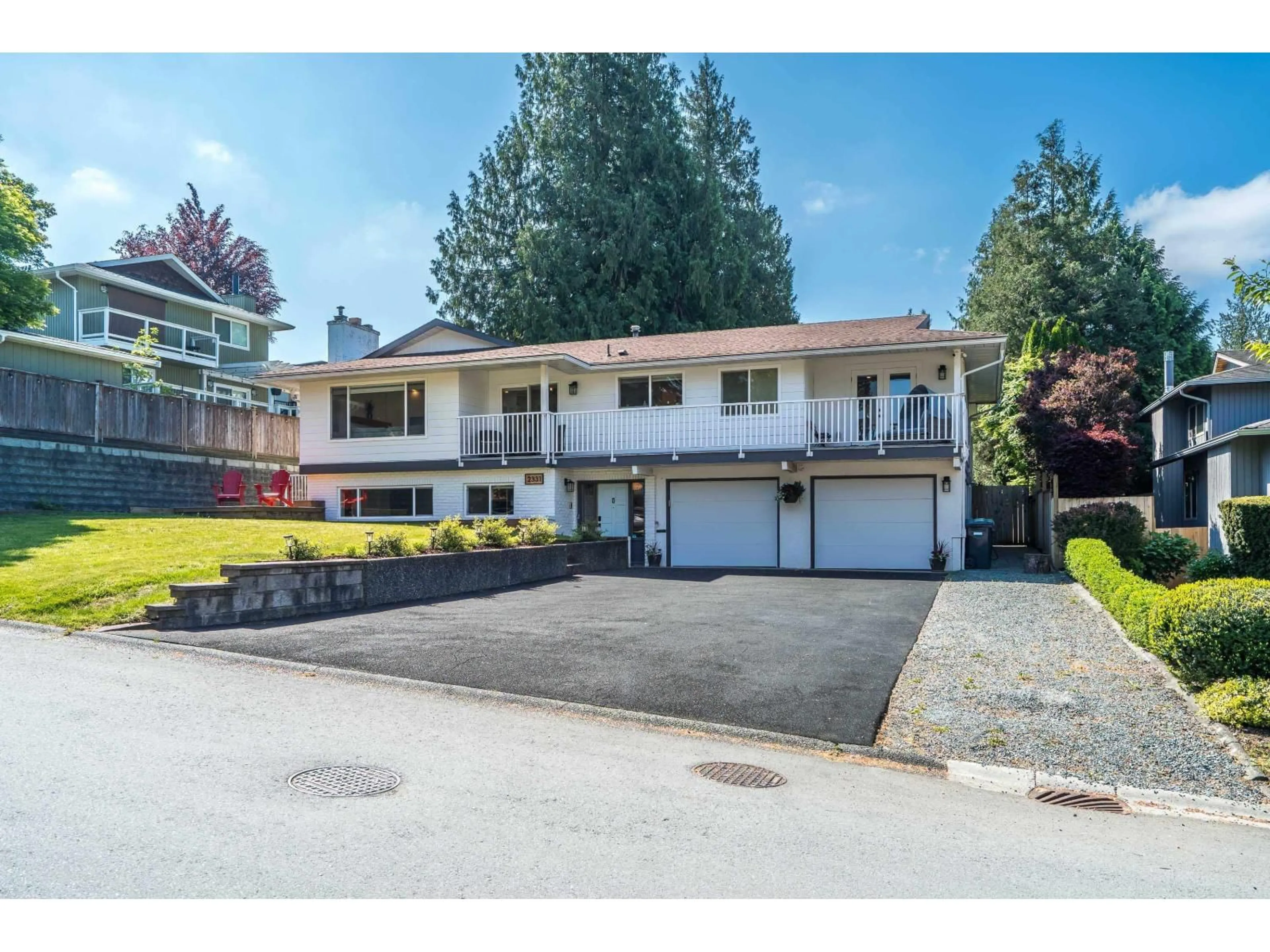 A pic from outside/outdoor area/front of a property/back of a property/a pic from drone, street for 2331 ANORA DRIVE, Abbotsford British Columbia V2S5P5