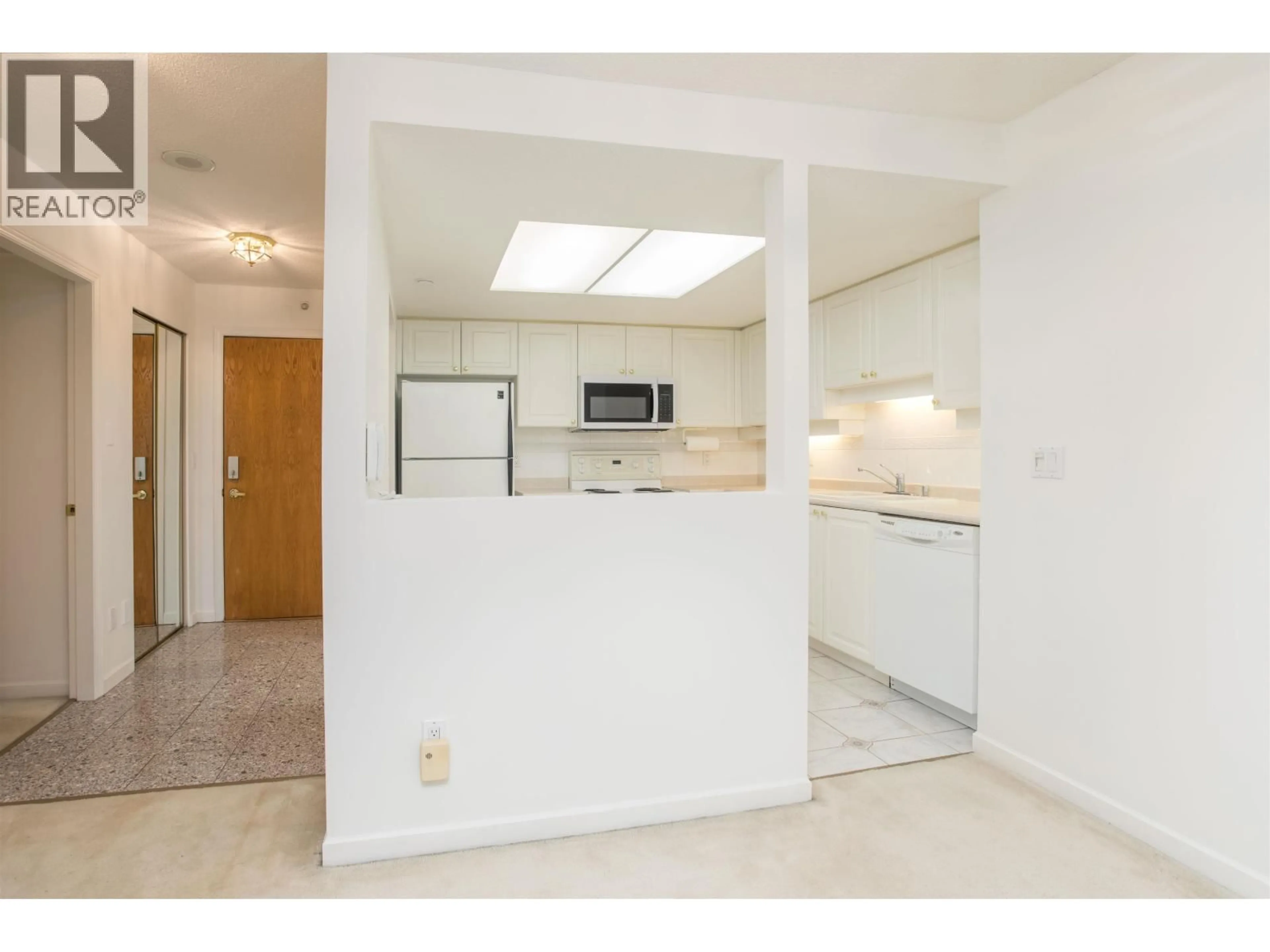 Standard kitchen, ceramic/tile floor for 1003 - 1185 QUAYSIDE DRIVE DRIVE, New Westminster British Columbia V3M6T8