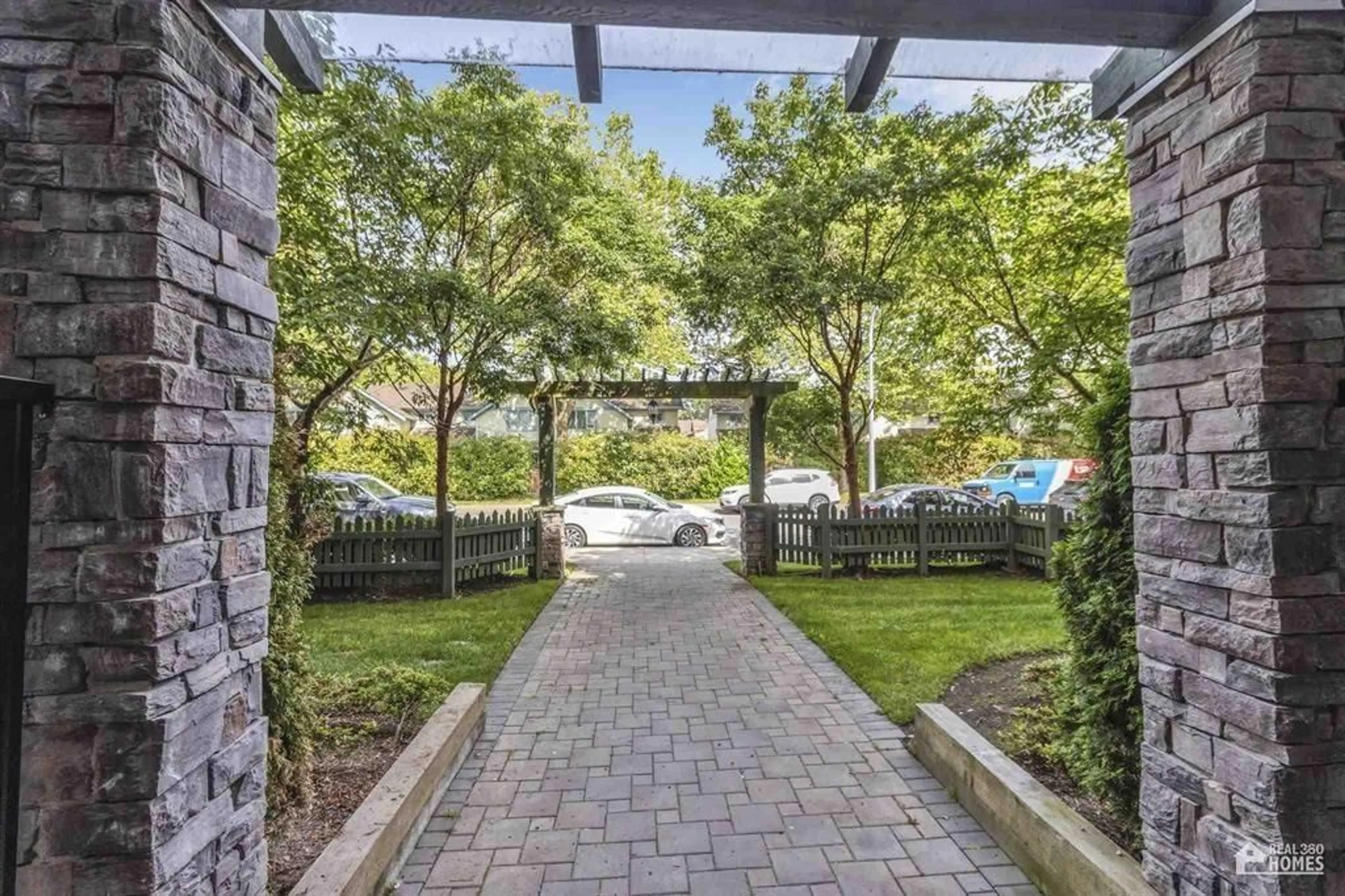 Patio, unknown for 320 - 8183 121A STREET, Surrey British Columbia V3W1S7