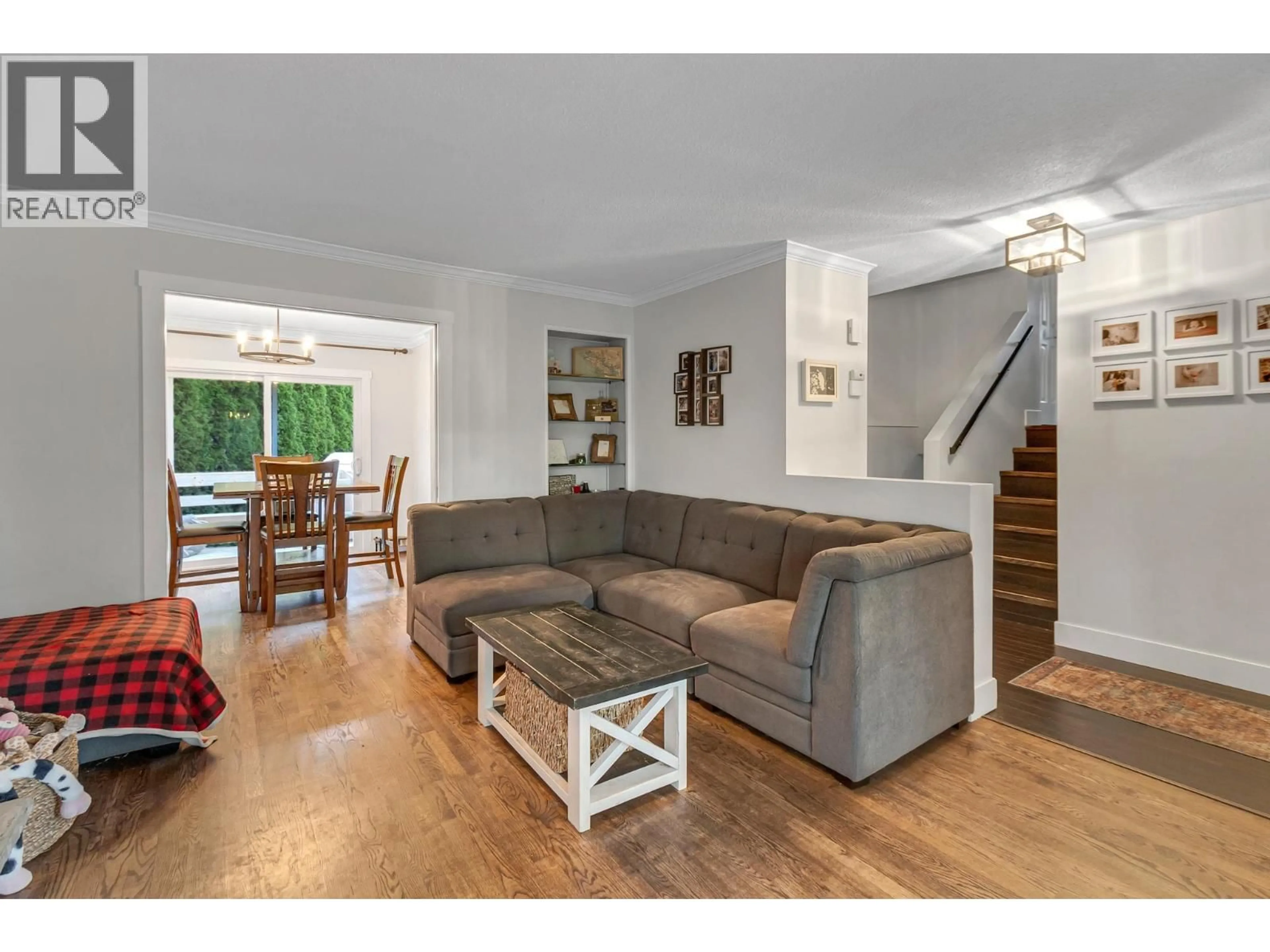 Living room with furniture, wood/laminate floor for 2680 RIDGEVIEW DRIVE, Prince George British Columbia V2K3Z7