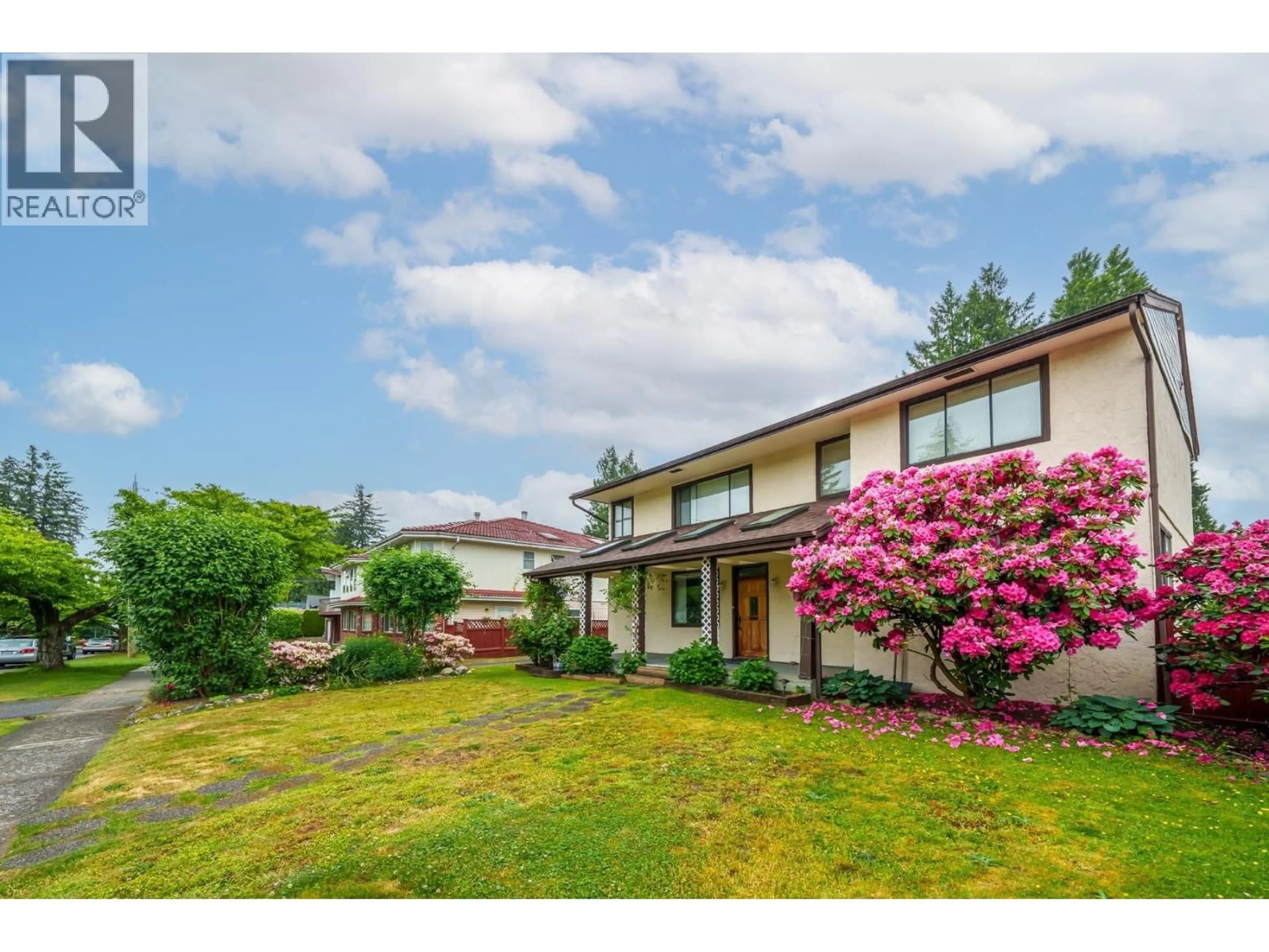 A pic from outside/outdoor area/front of a property/back of a property/a pic from drone, unknown for 7624 ULSTER STREET, Burnaby British Columbia V5E2E9