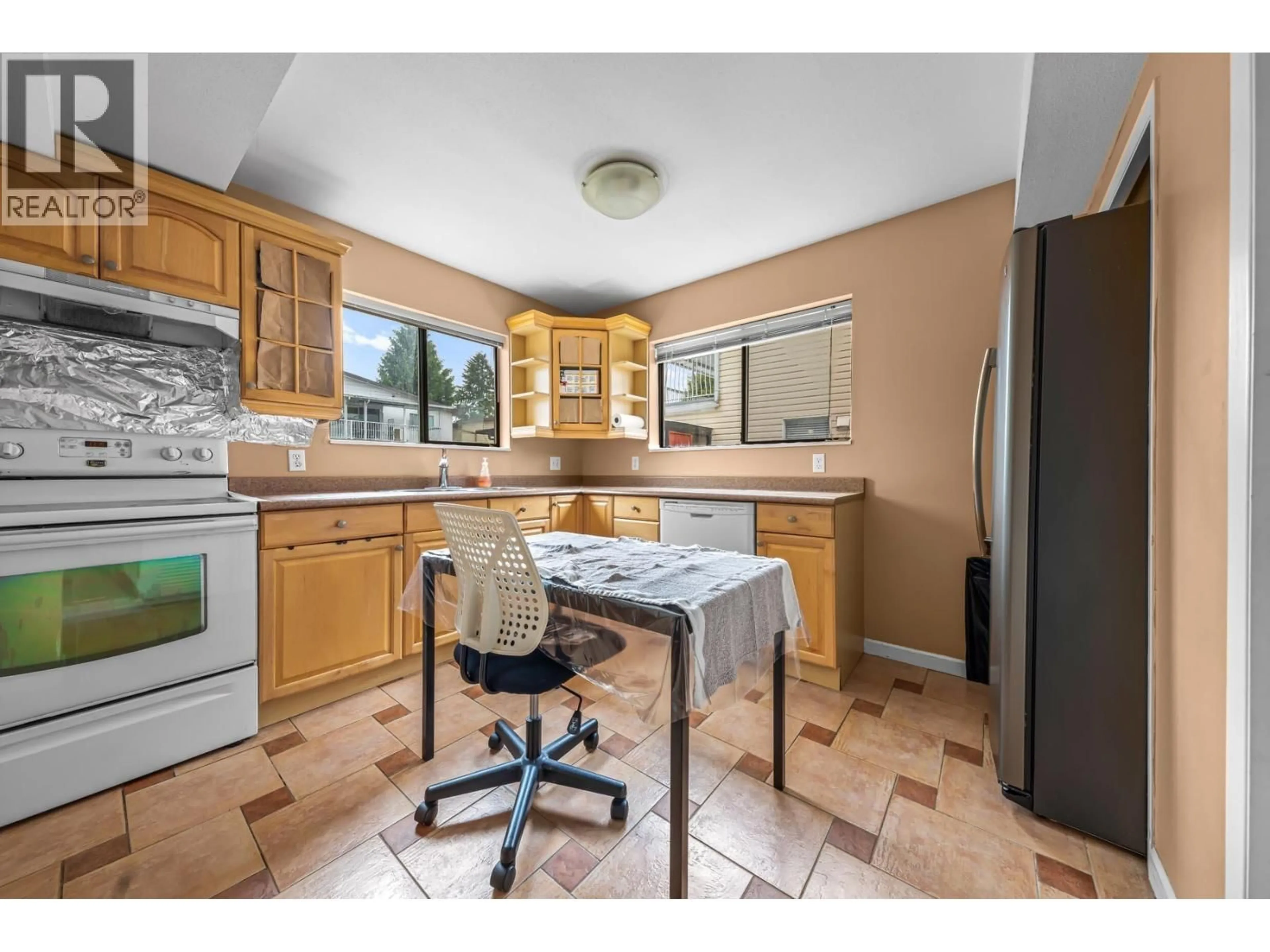 Standard kitchen, ceramic/tile floor for 7624 ULSTER STREET, Burnaby British Columbia V5E2E9