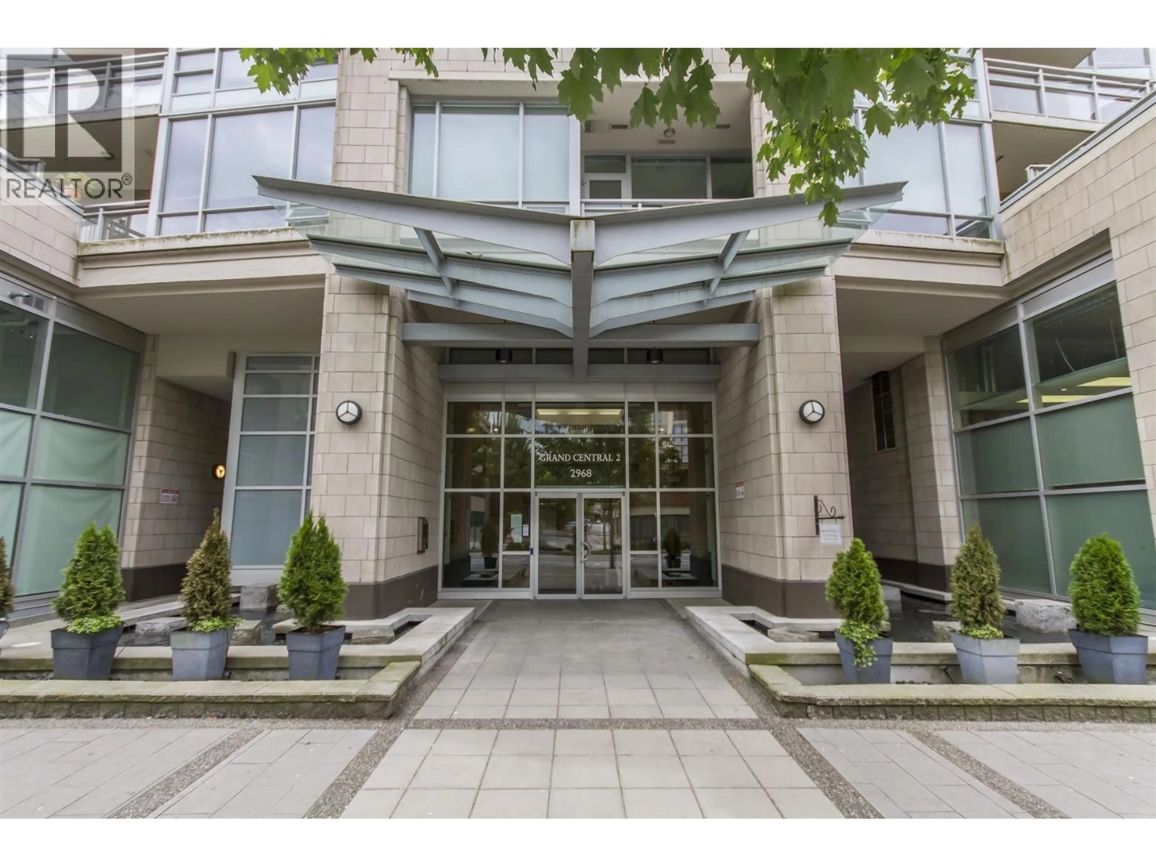 Indoor foyer for 504 - 2968 GLEN DRIVE, Coquitlam British Columbia V3B0C4