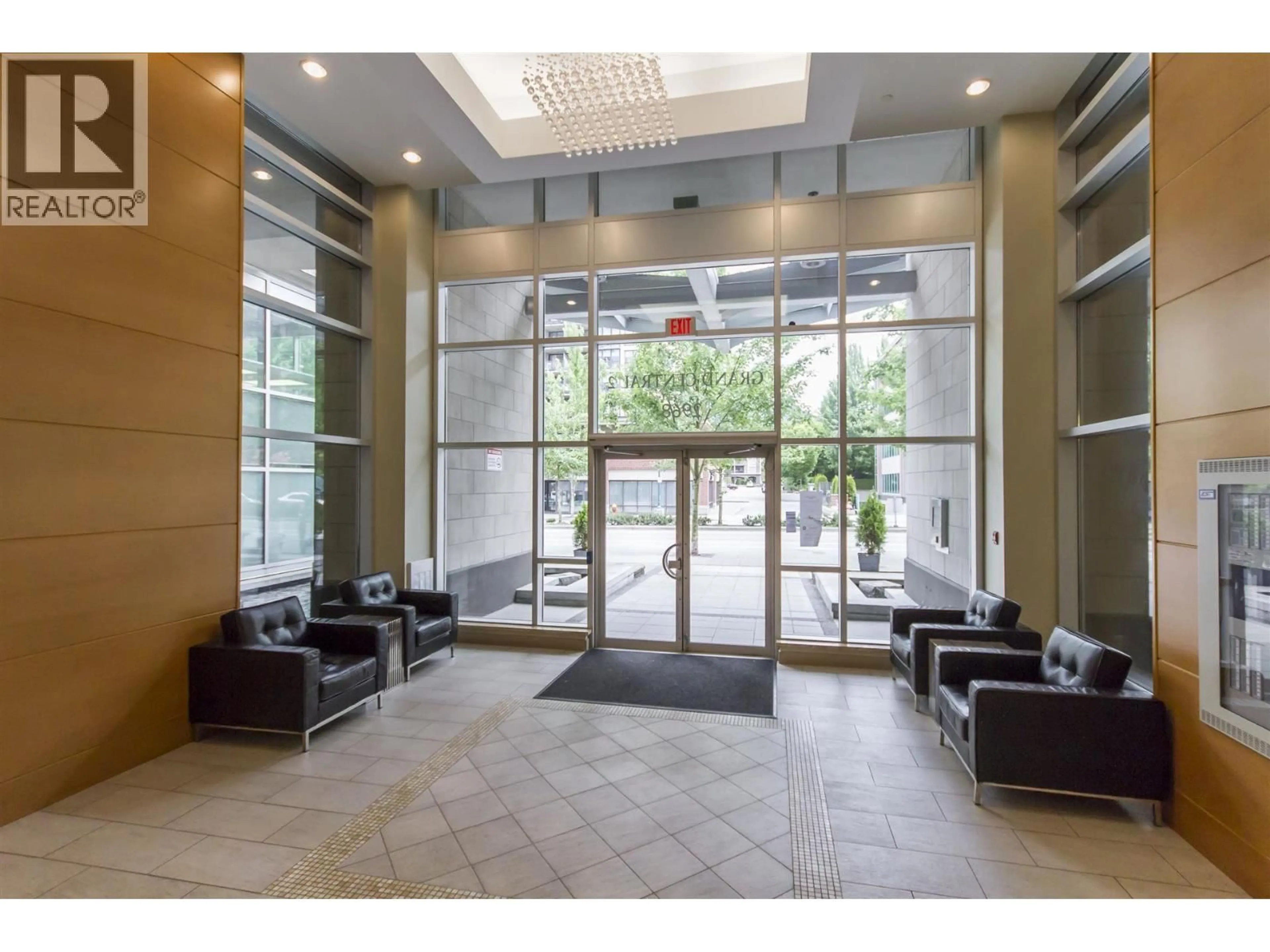 Indoor foyer for 504 - 2968 GLEN DRIVE, Coquitlam British Columbia V3B0C4