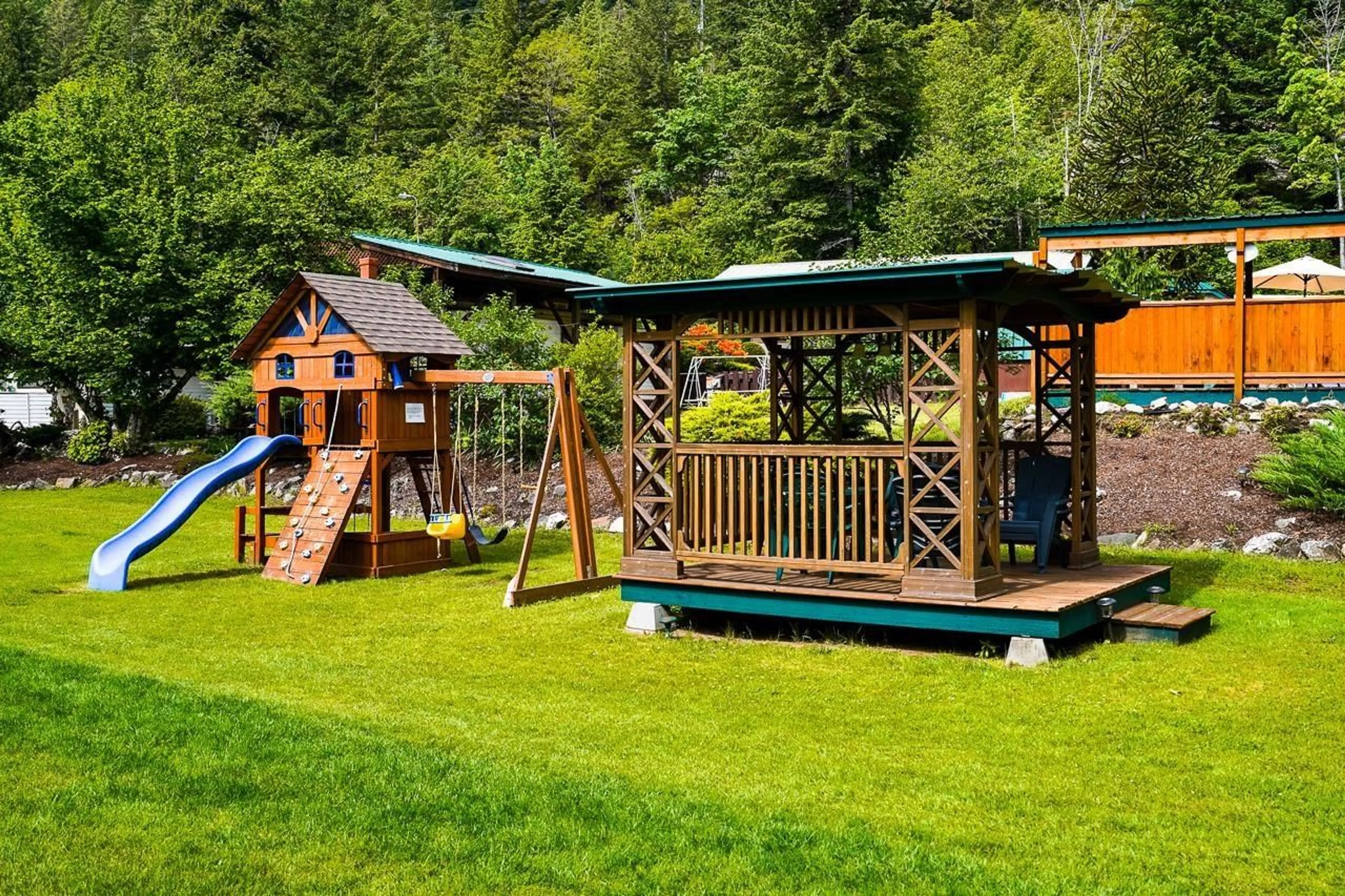 Patio, mountain view for 15 - 30860 TRANS CANADA HIGHWAY, Yale British Columbia V0K2S0