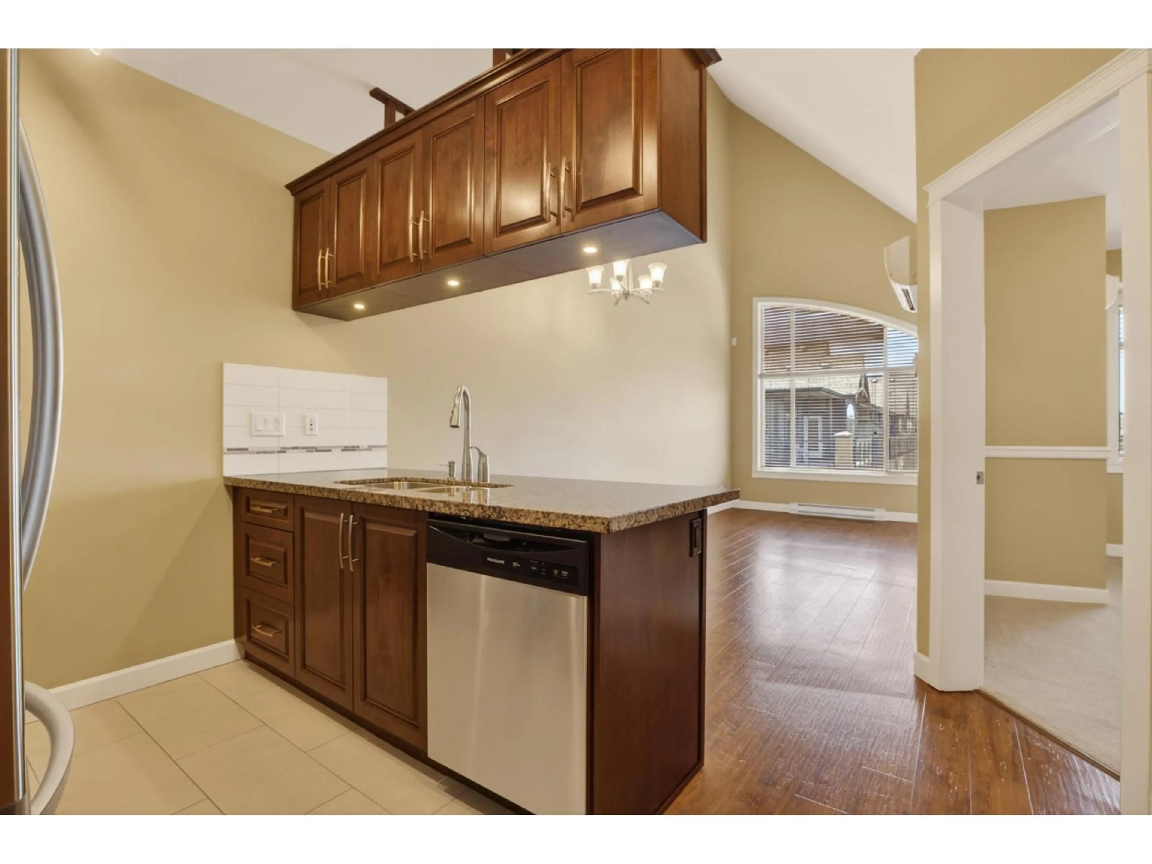 Open concept kitchen, wood/laminate floor for 581 - 8288 207A STREET, Langley British Columbia V2Y0L2