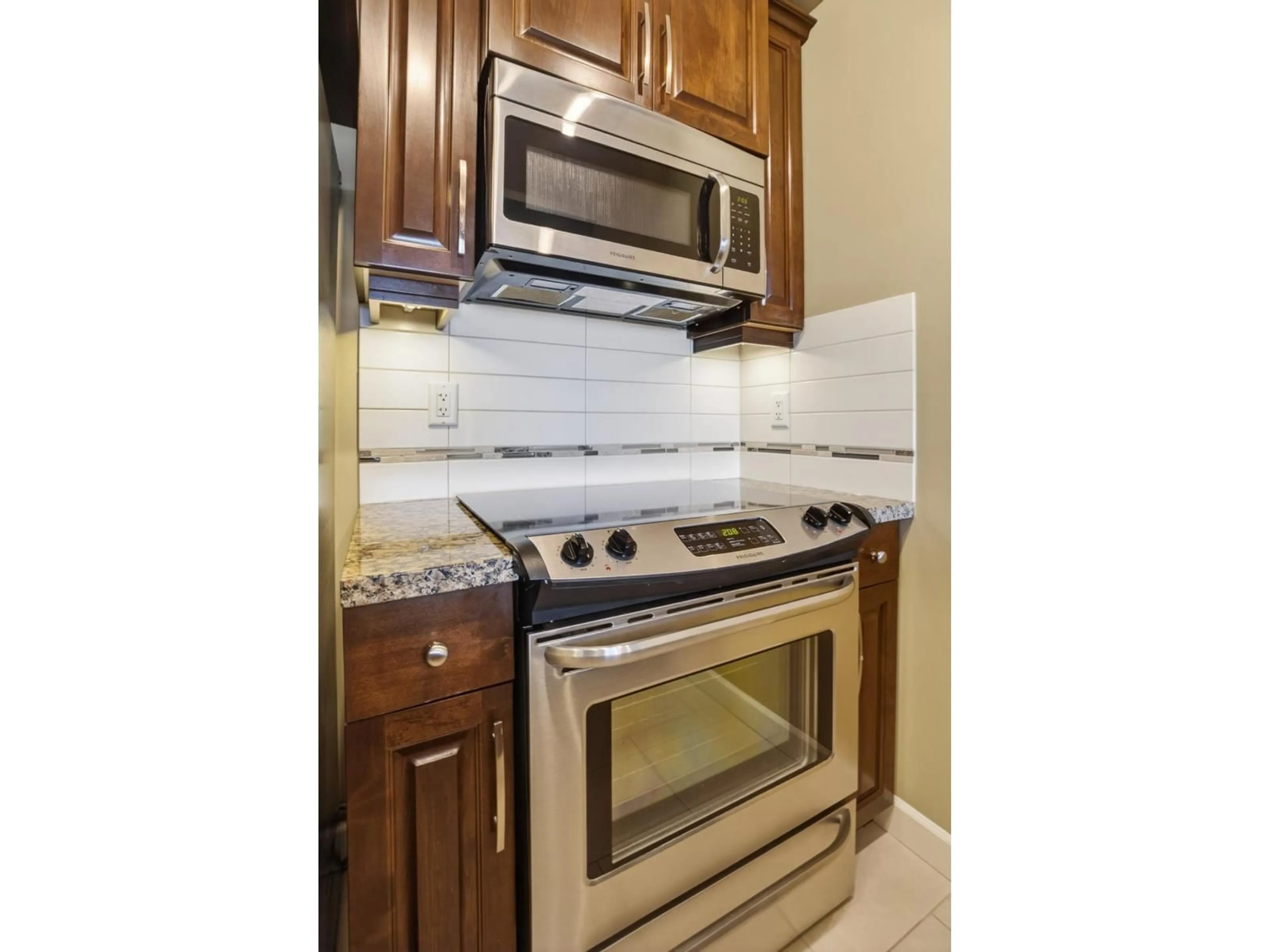 Standard kitchen, ceramic/tile floor for 581 - 8288 207A STREET, Langley British Columbia V2Y0L2