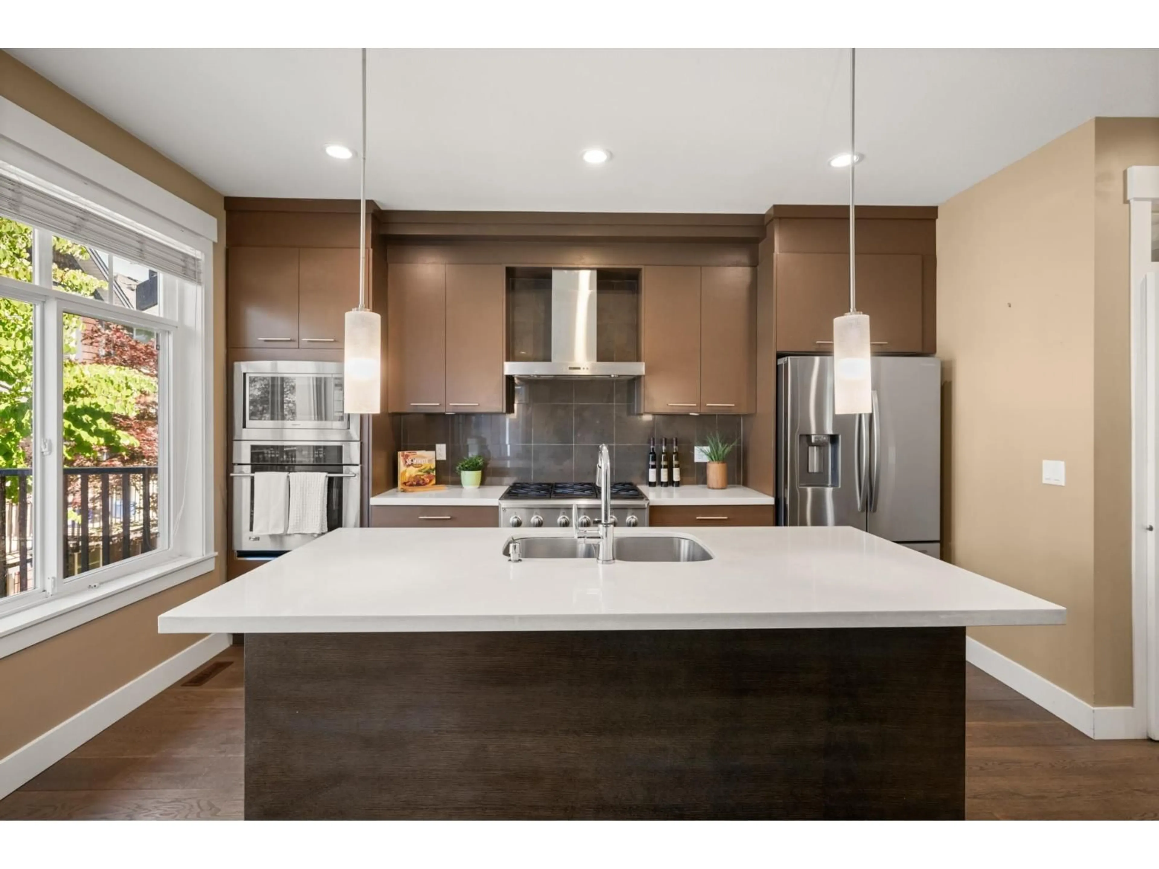 Contemporary kitchen, unknown for 10 - 15977 26 AVENUE, Surrey British Columbia V3Z2W7
