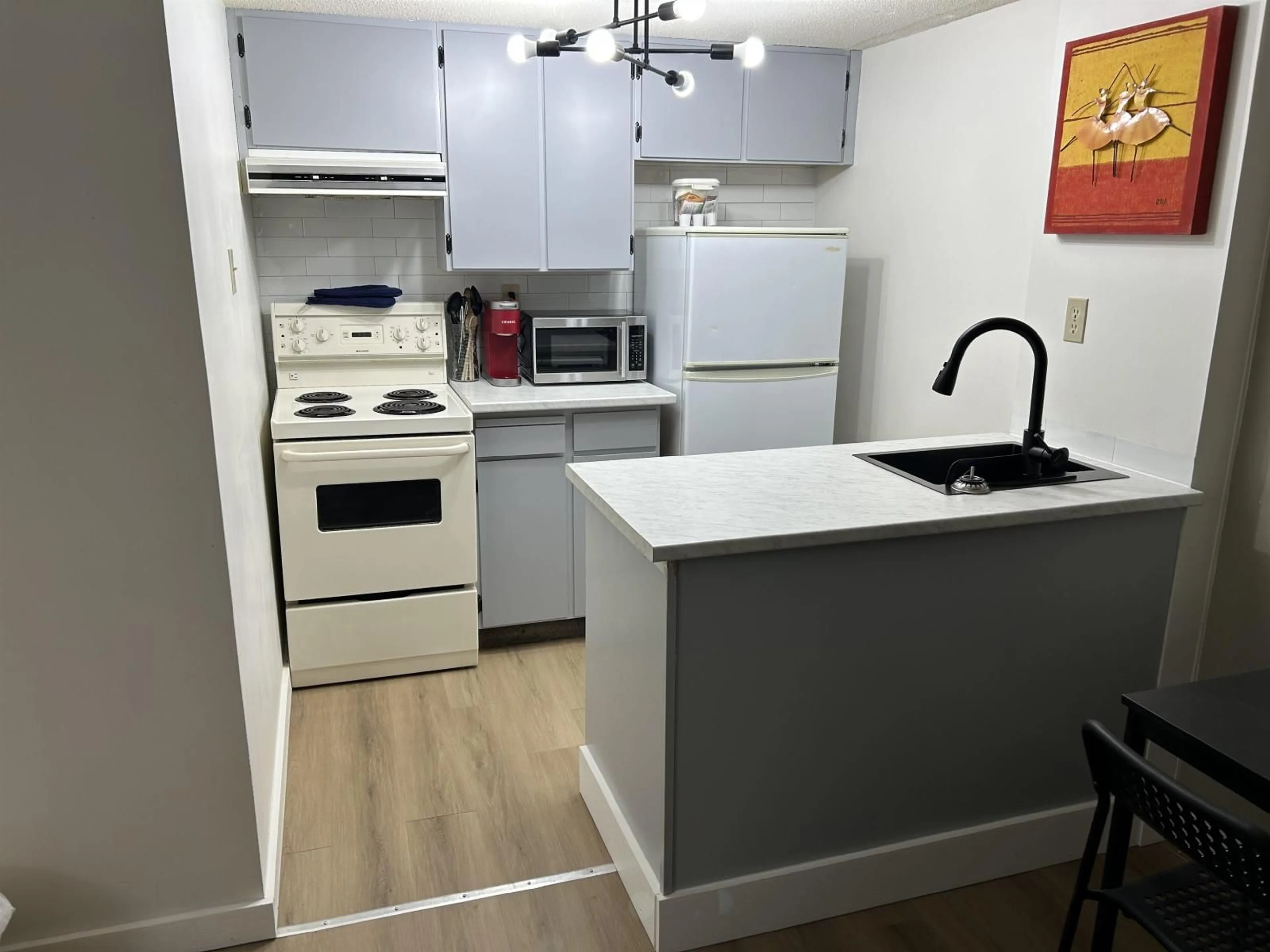Standard kitchen, unknown for 303B - 21000 ENZIAN WAY, Agassiz British Columbia V0M1A1
