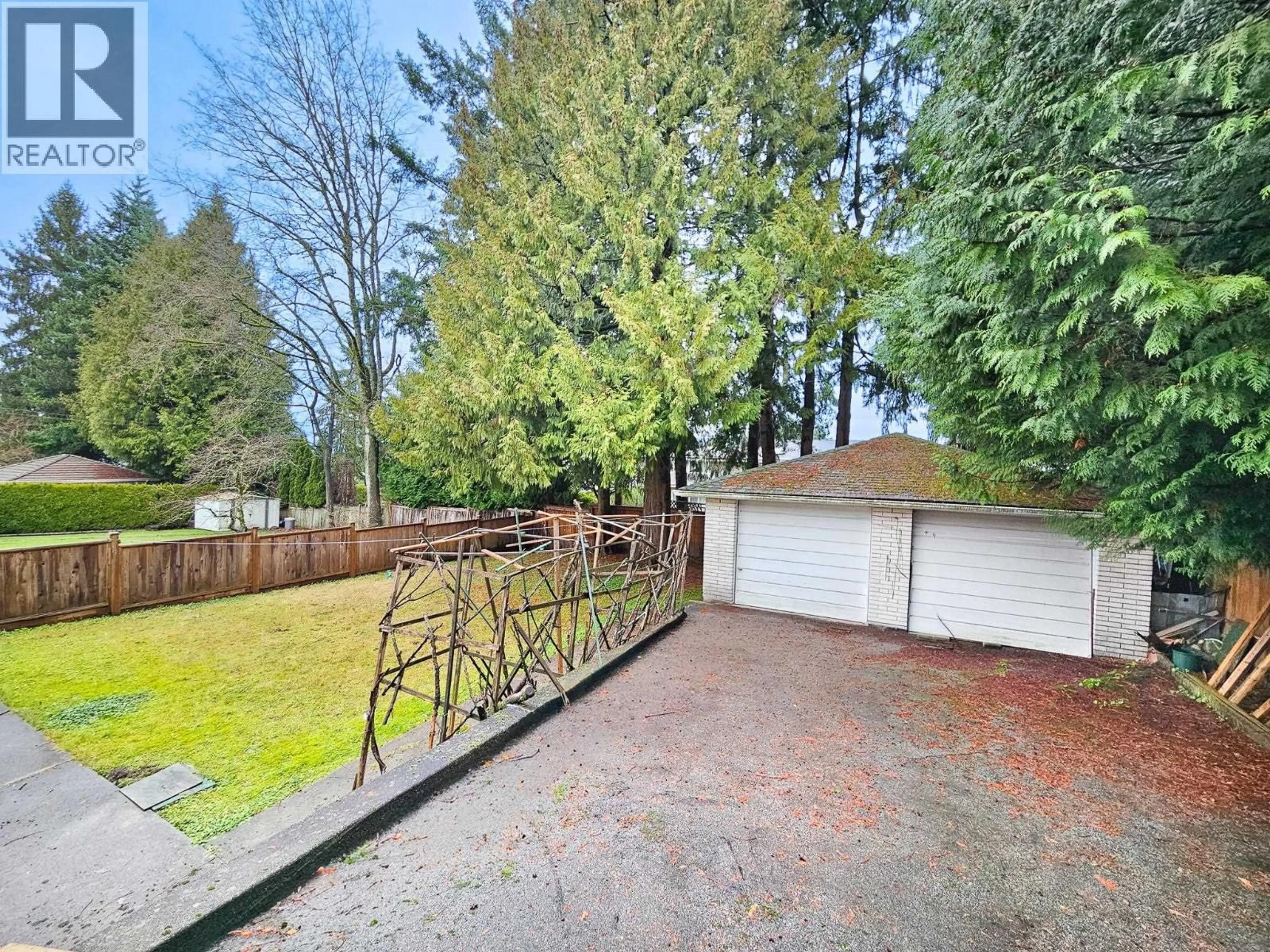 A pic from outside/outdoor area/front of a property/back of a property/a pic from drone, forest/trees view for 6128 MALVERN AVENUE, Burnaby British Columbia V5E3E8