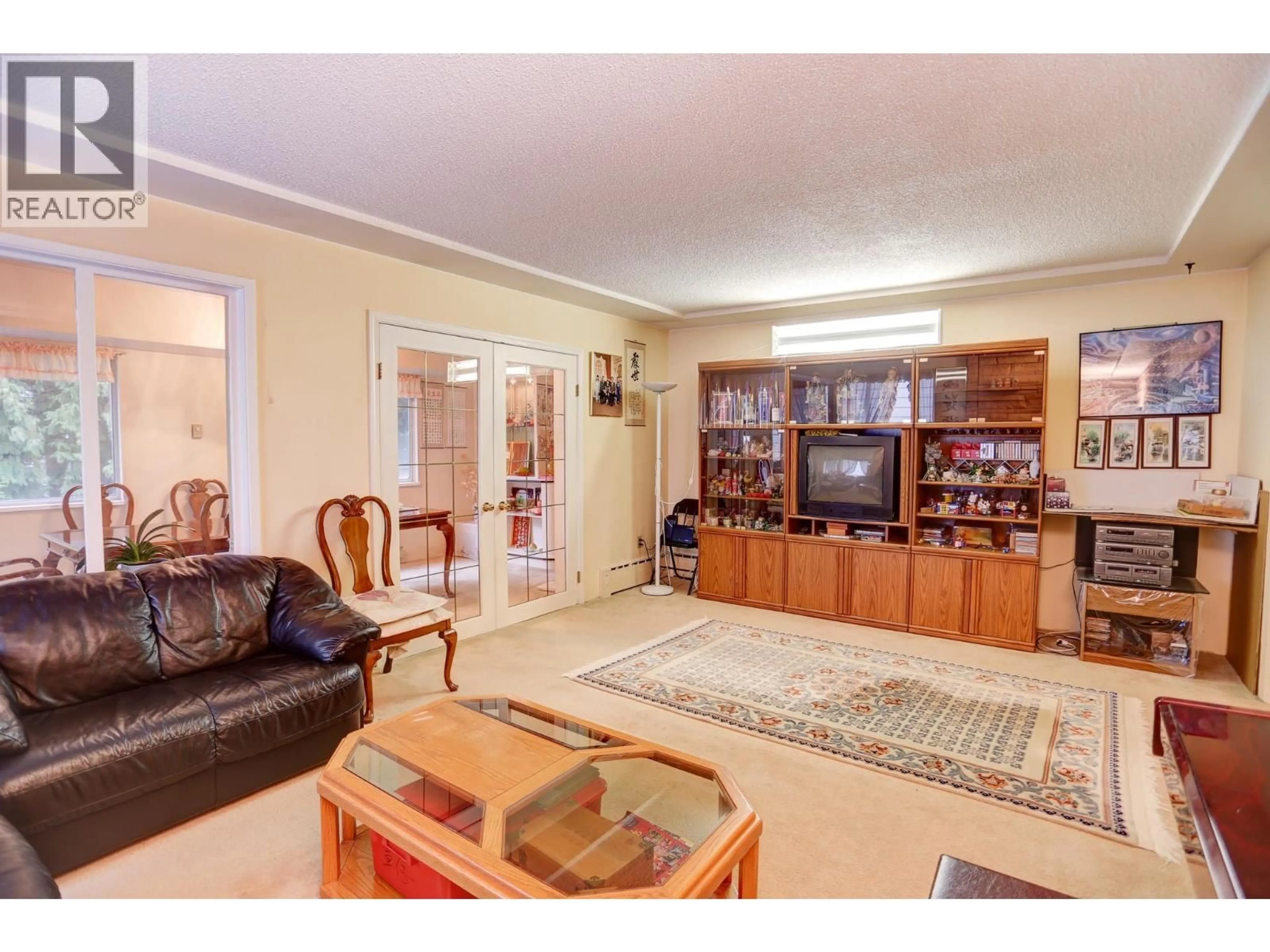 Living room with furniture, unknown for 6128 MALVERN AVENUE, Burnaby British Columbia V5E3E8