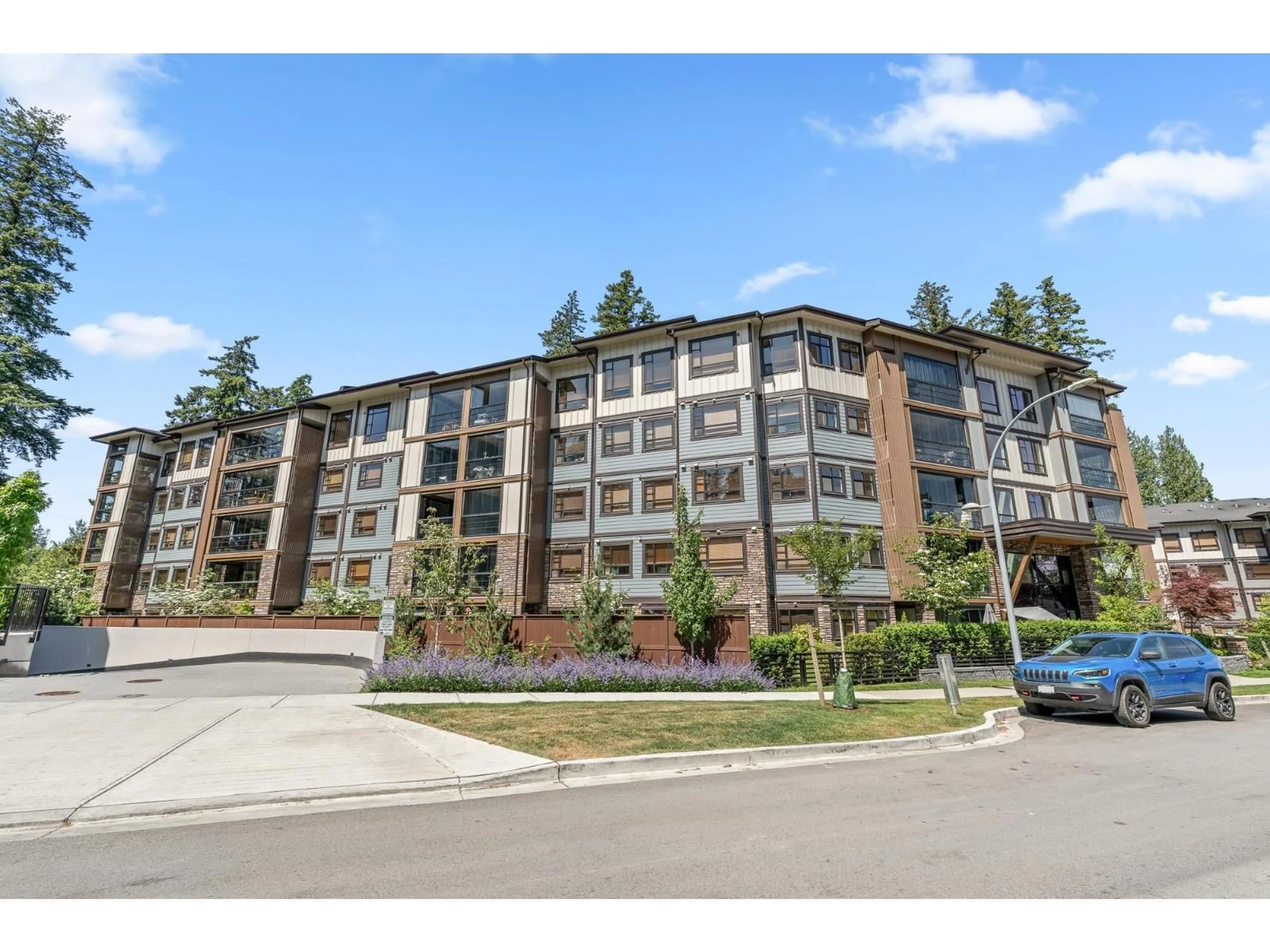 A pic from outside/outdoor area/front of a property/back of a property/a pic from drone, unknown for 304 - 3535 146A STREET, Surrey British Columbia V4P0H2