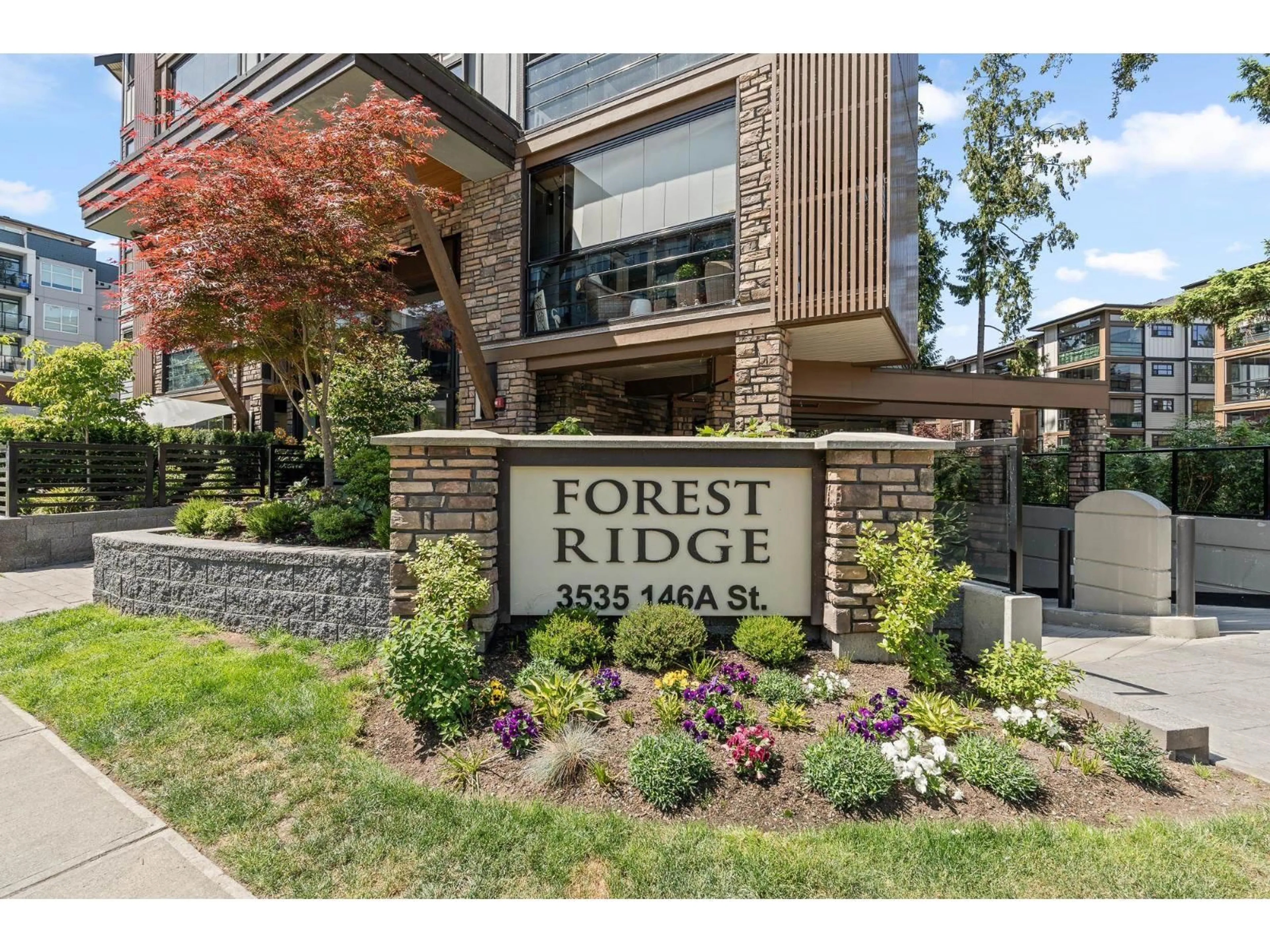 Indoor foyer for 304 - 3535 146A STREET, Surrey British Columbia V4P0H2