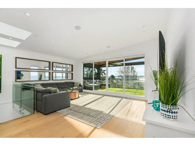 14857 BUENA VISTA AVENUE, White Rock 3