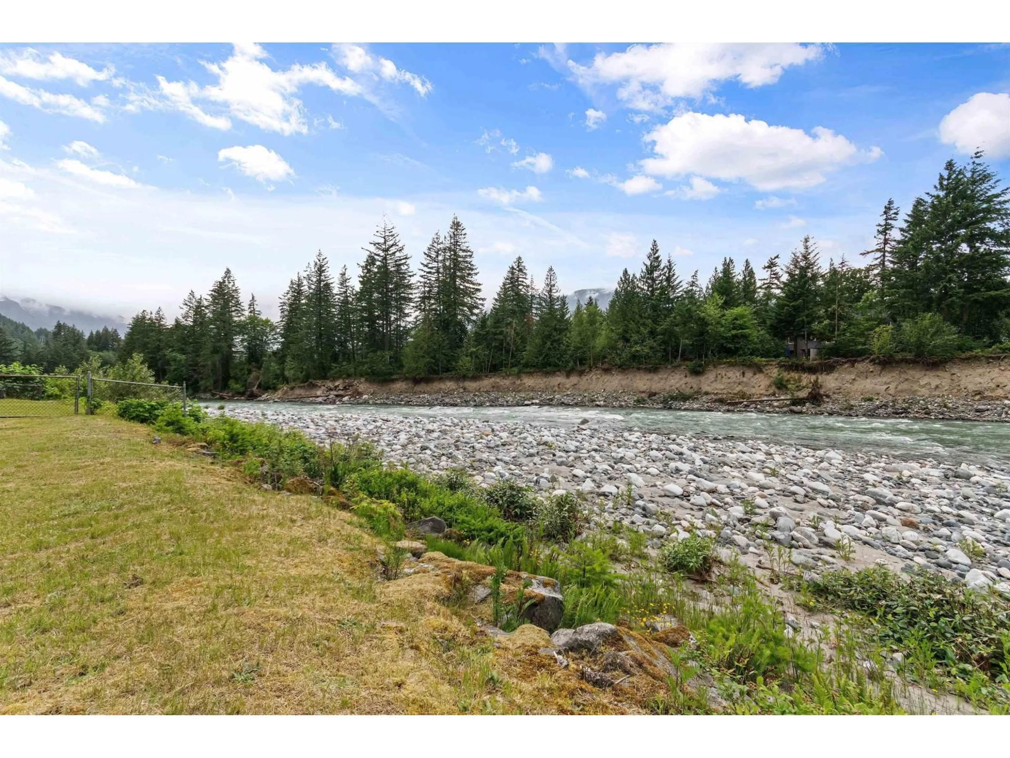 A pic from outside/outdoor area/front of a property/back of a property/a pic from drone, water/lake/river/ocean view for 100 ROBERTSON CRESCENT, Hope British Columbia V0X1L4
