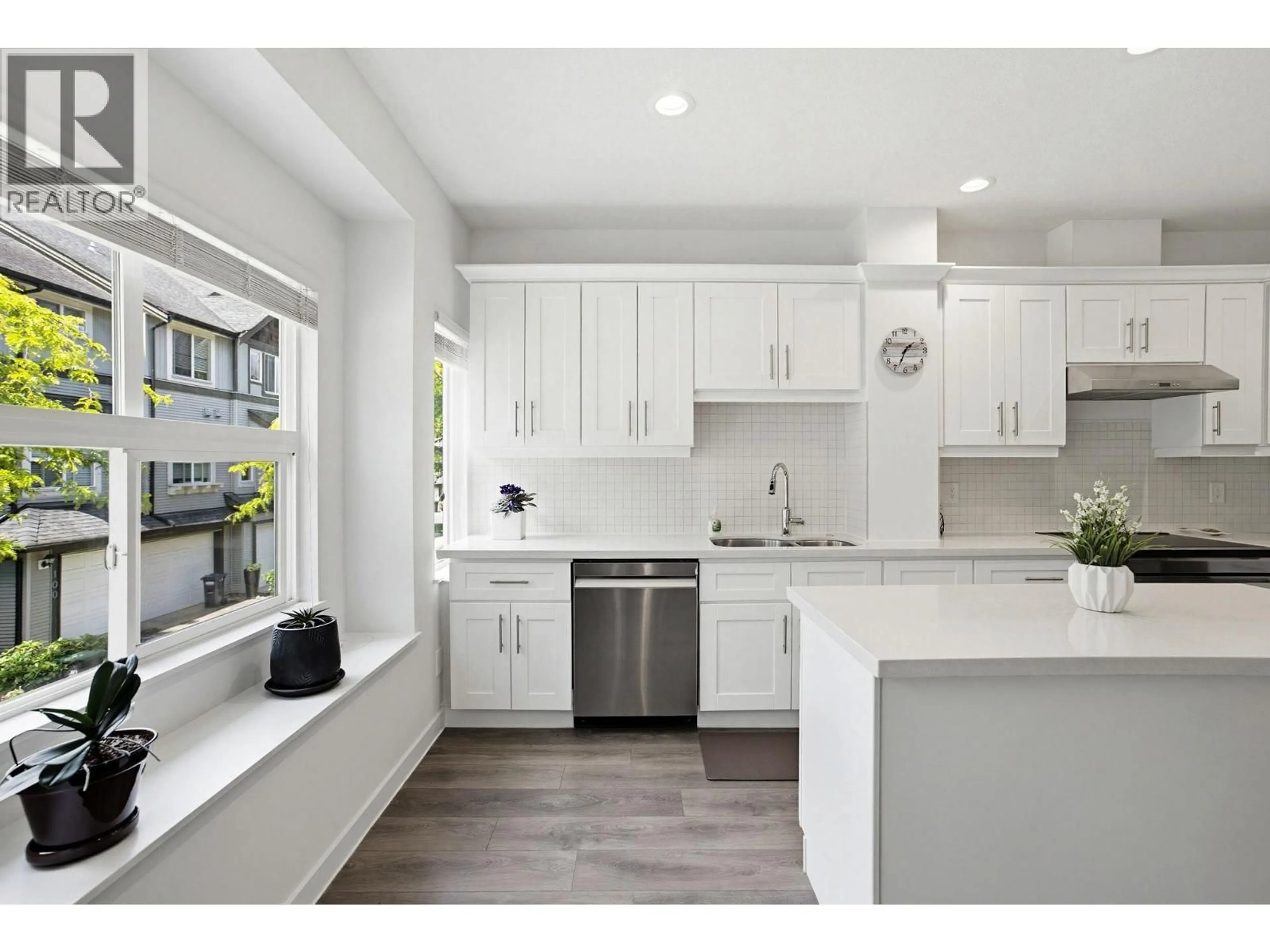 Open concept kitchen, ceramic/tile floor for 94 - 1055 RIVERWOOD GATE, Port Coquitlam British Columbia V3B8C3