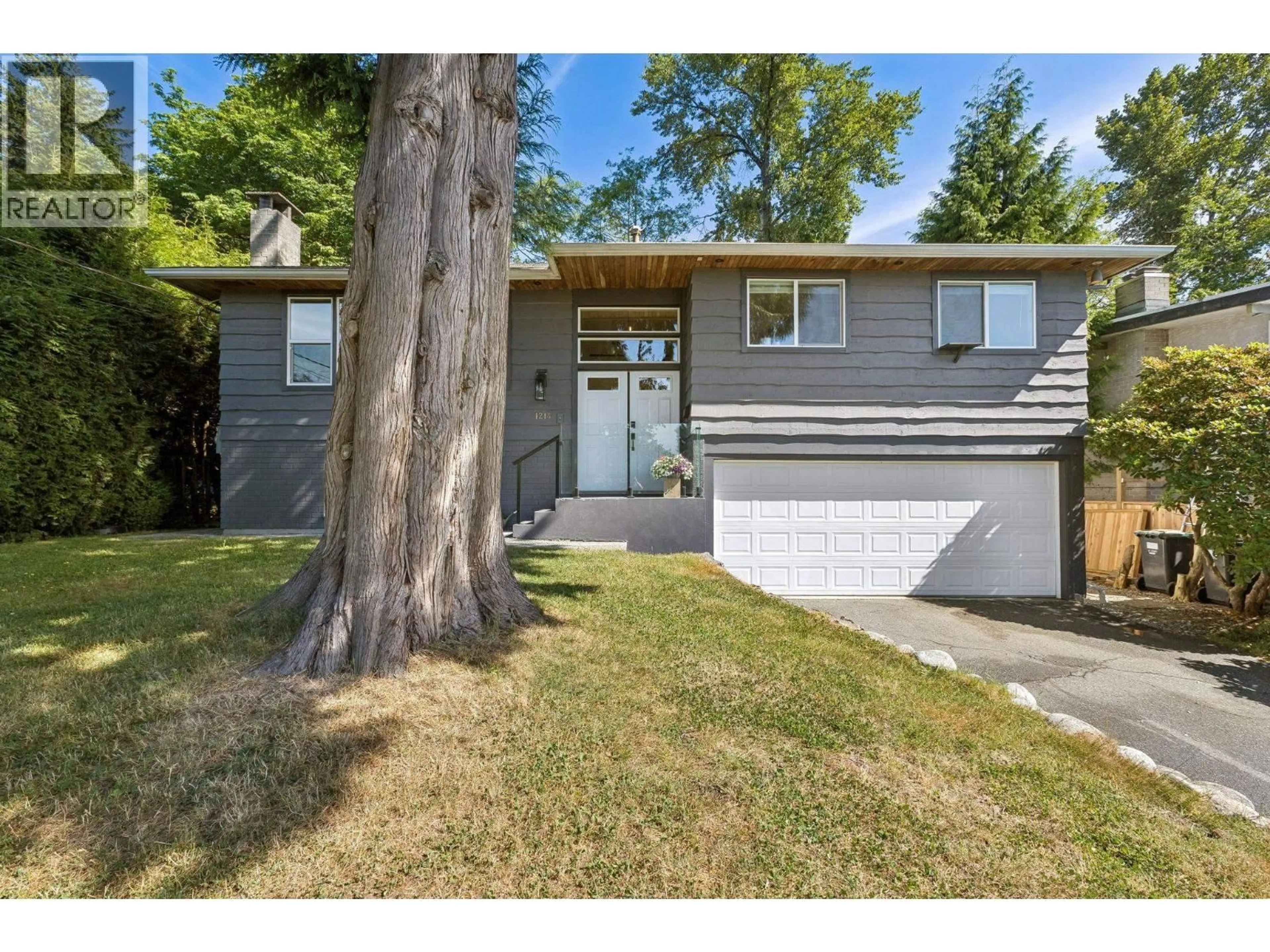 Home with vinyl exterior material, street for 1214 EASTVIEW ROAD, North Vancouver British Columbia V7J1L6