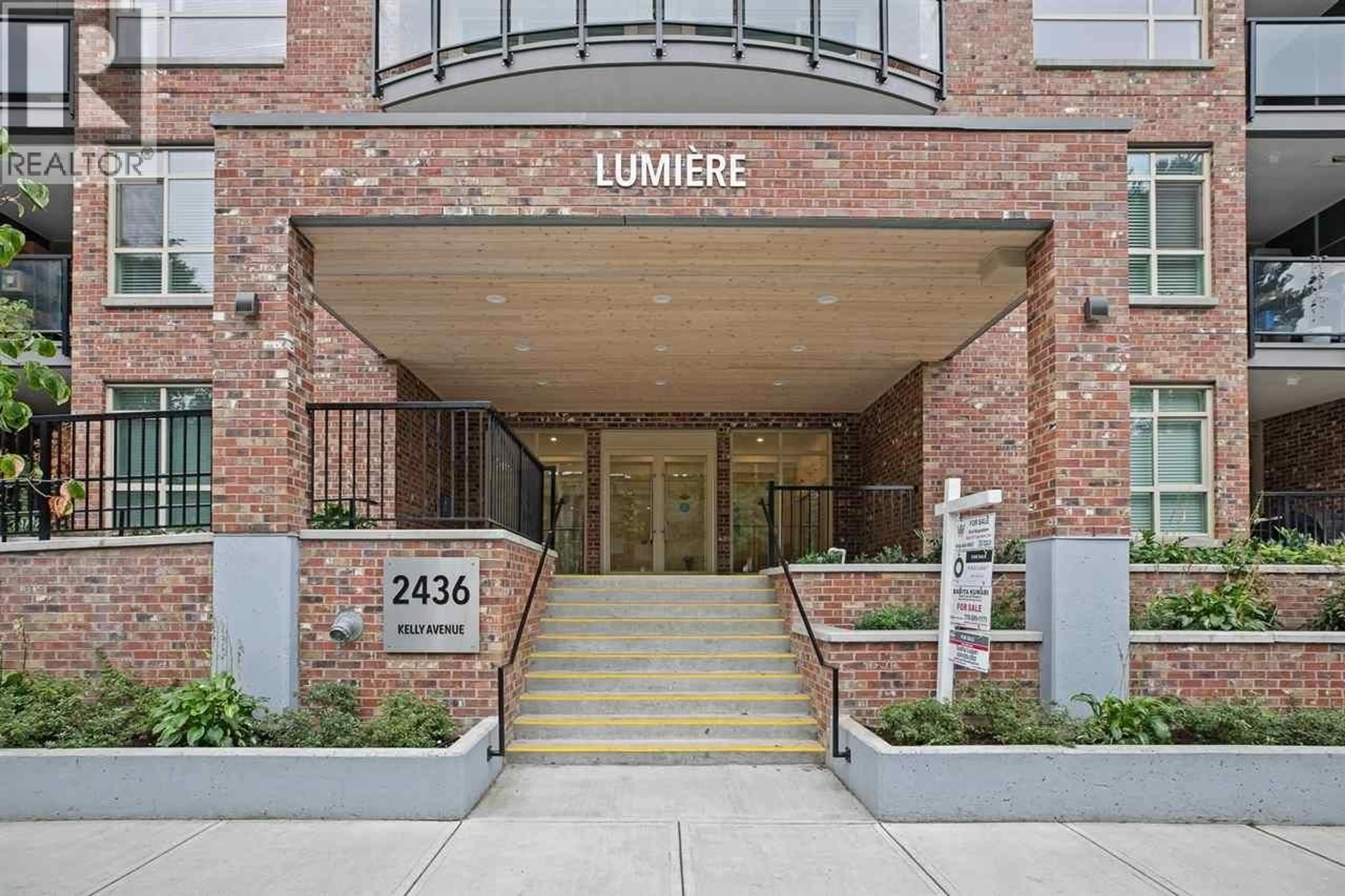 Indoor foyer for 106 - 2436 KELLY AVENUE, Port Coquitlam British Columbia V3C0G9