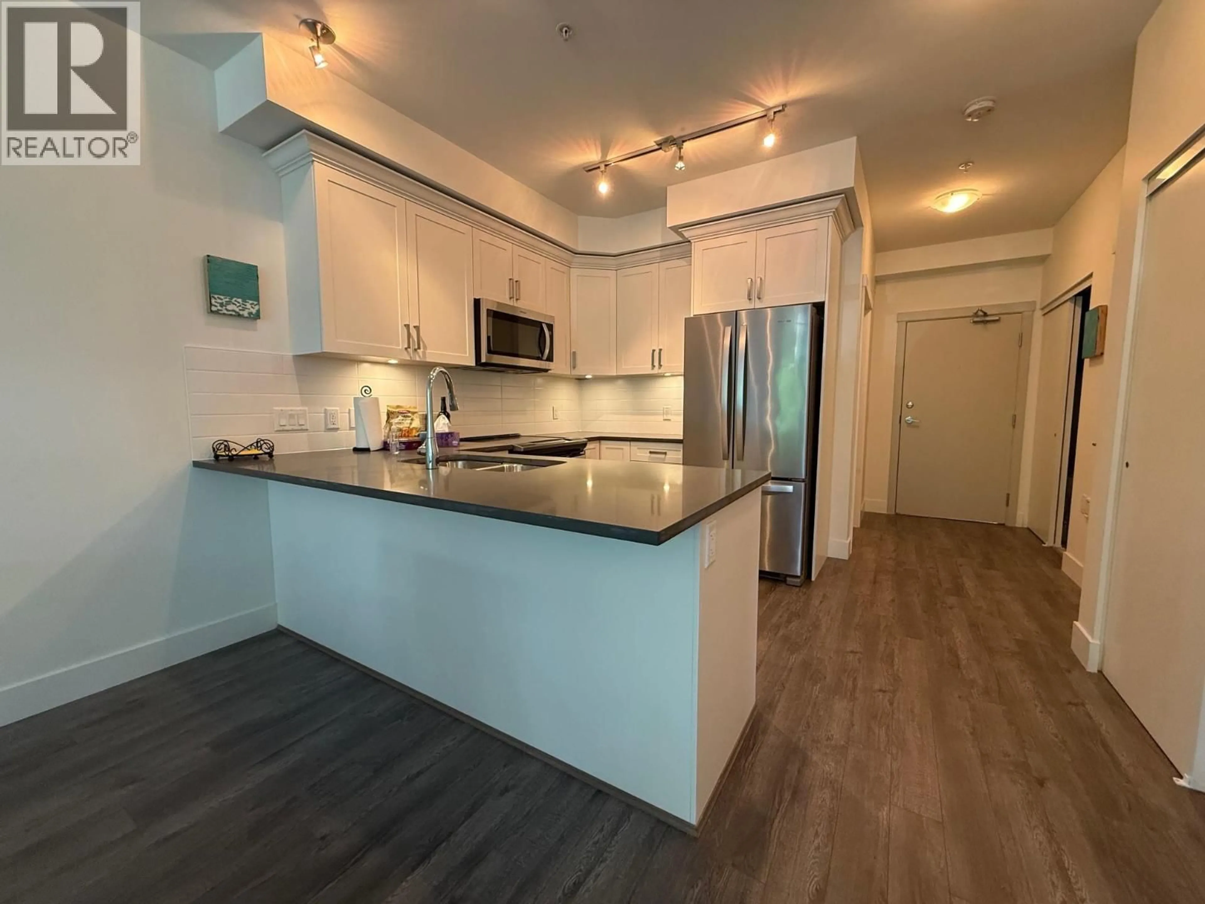 Open concept kitchen, wood/laminate floor for 106 - 2436 KELLY AVENUE, Port Coquitlam British Columbia V3C0G9