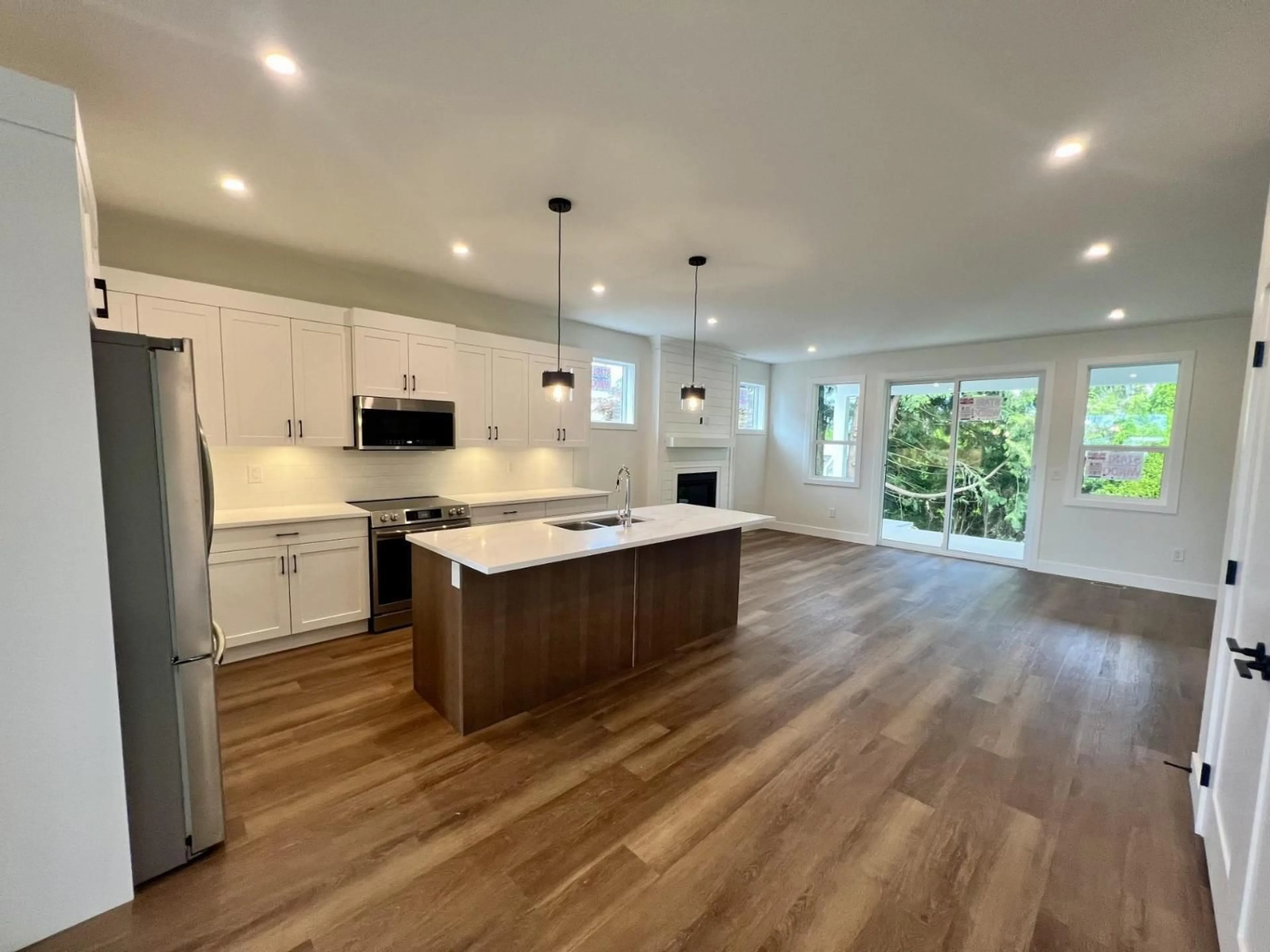 Open concept kitchen, wood/laminate floor for 10167 HYMAR DRIVE, Chilliwack British Columbia V2P5T5
