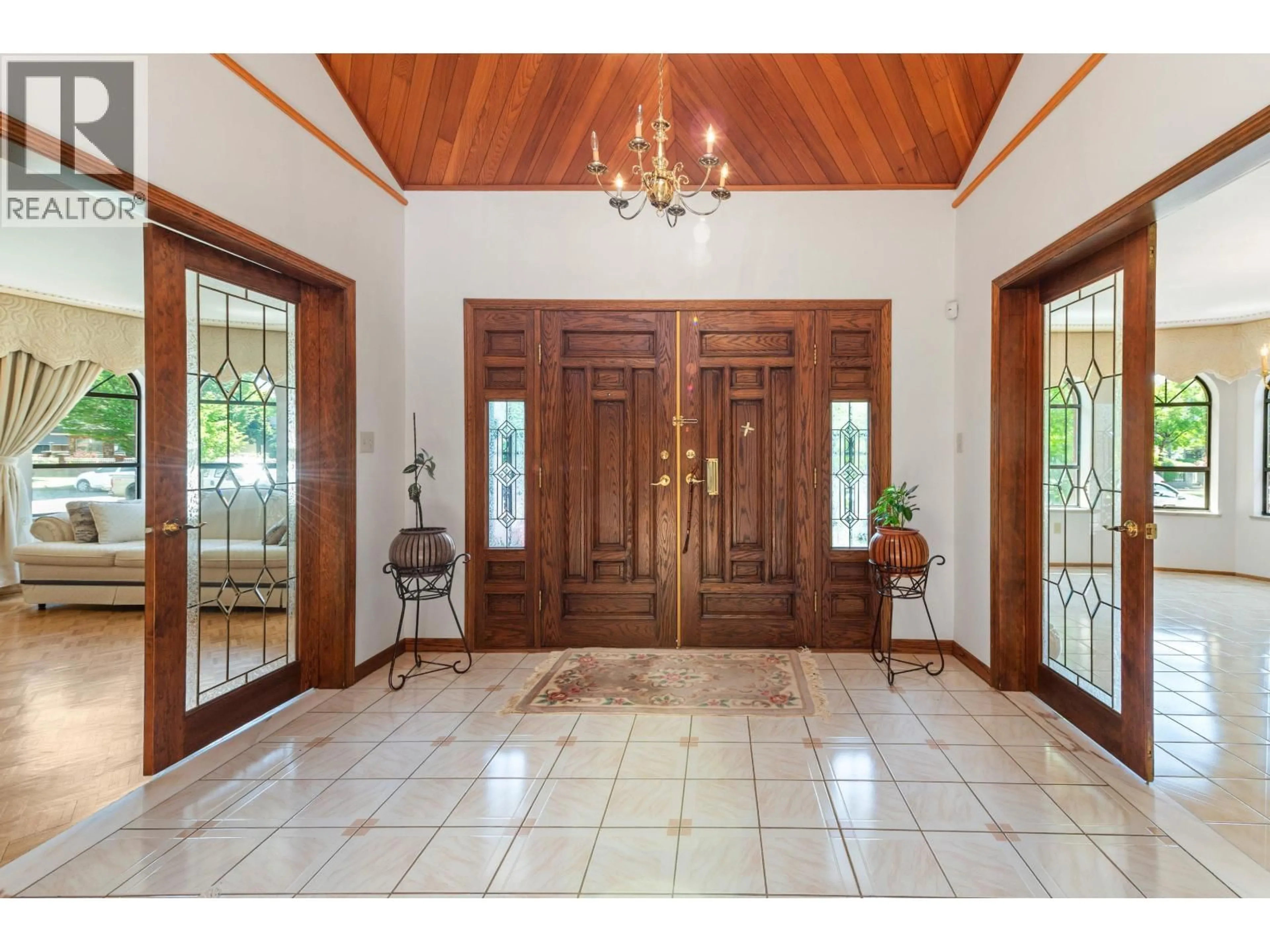 Indoor foyer for 2411 39TH AVENUE, Vancouver British Columbia V5R2V4