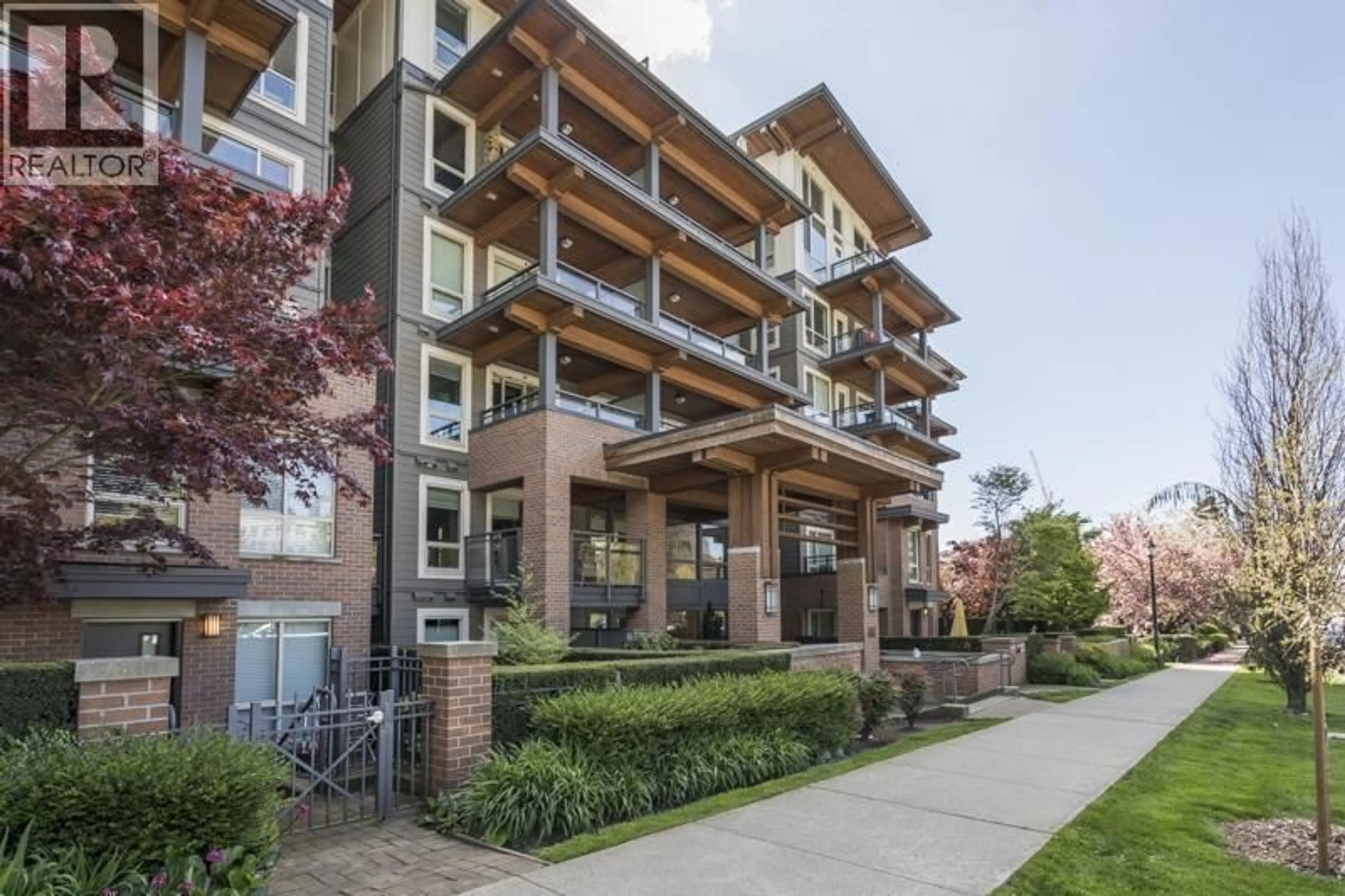 Patio, building for 103 - 500 ROYAL AVENUE, New Westminster British Columbia V3L0G5