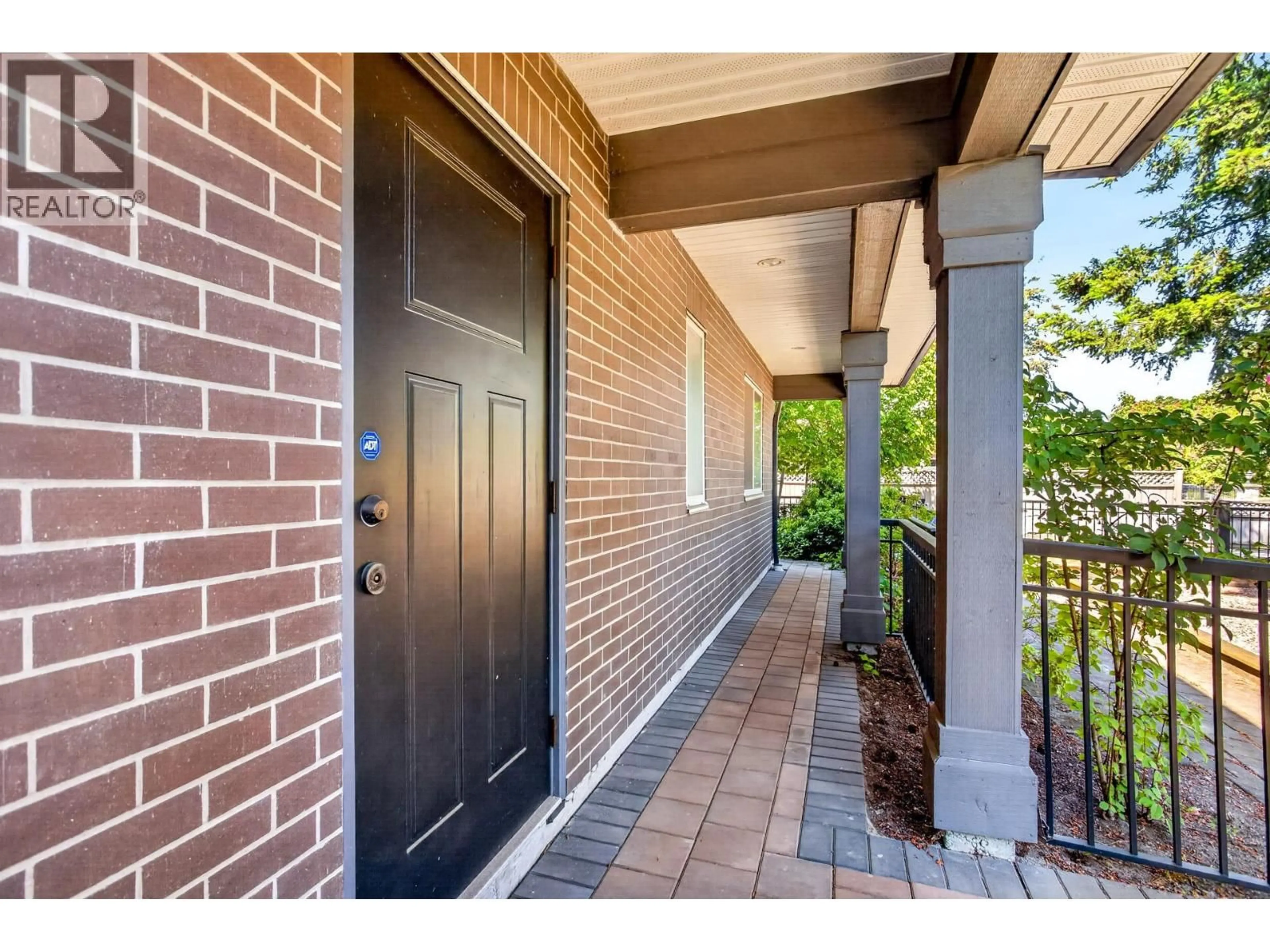 Indoor entryway for 1 - 7691 BRIDGE STREET, Richmond British Columbia V6Y2S6