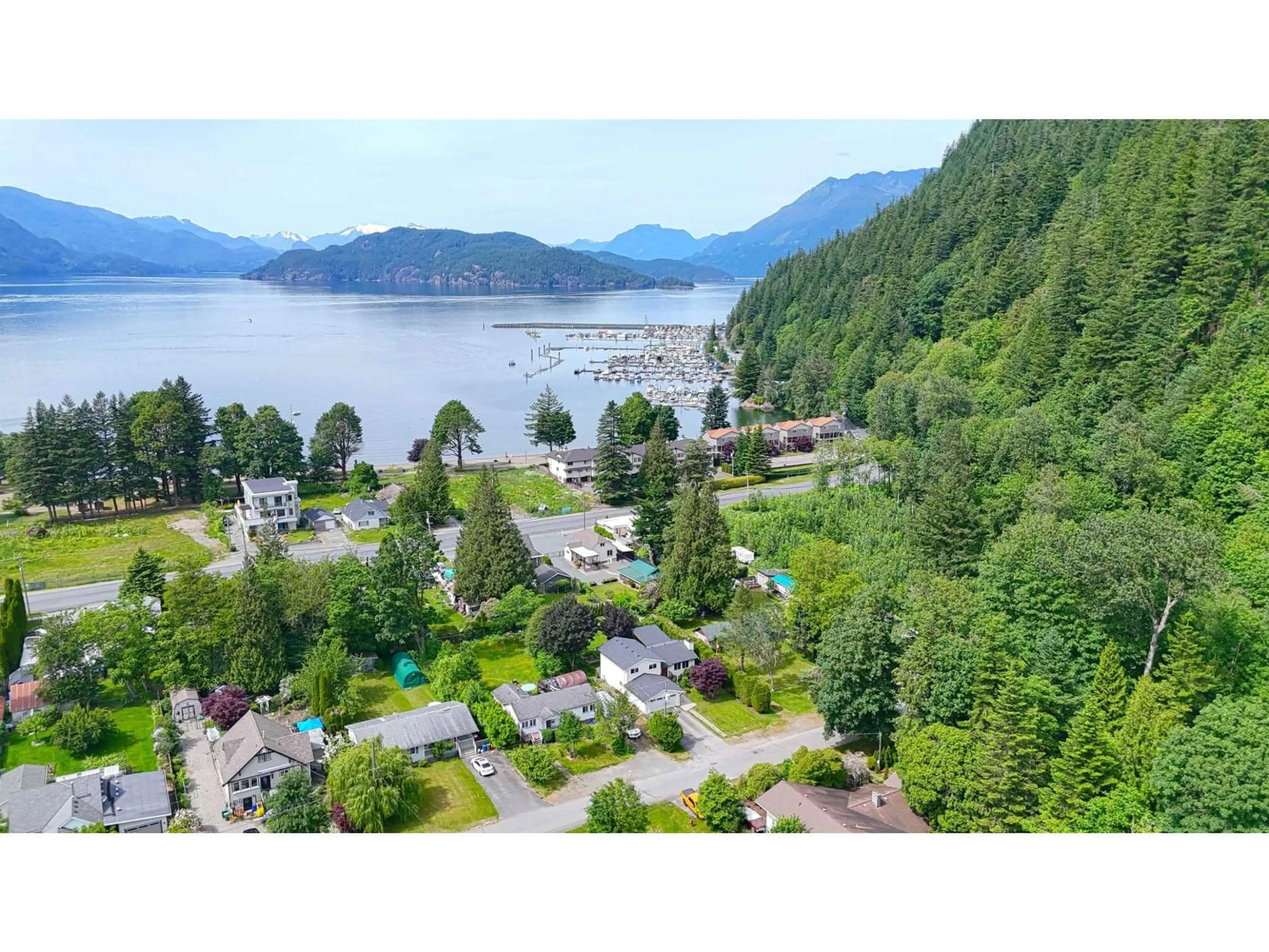 A pic from outside/outdoor area/front of a property/back of a property/a pic from drone, water/lake/river/ocean view for 571 ECHO AVENUE, Harrison Hot Springs British Columbia V0M1K0