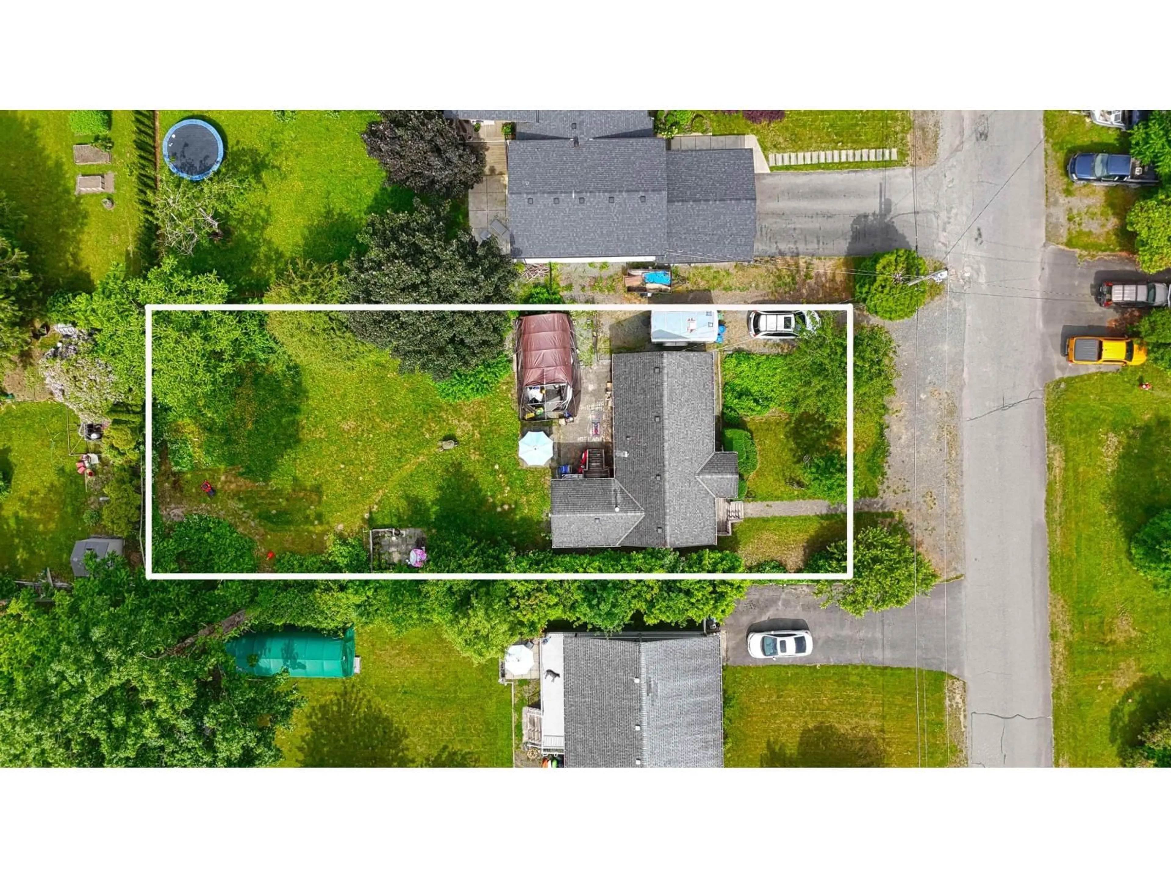 A pic from outside/outdoor area/front of a property/back of a property/a pic from drone, street for 571 ECHO AVENUE, Harrison Hot Springs British Columbia V0M1K0