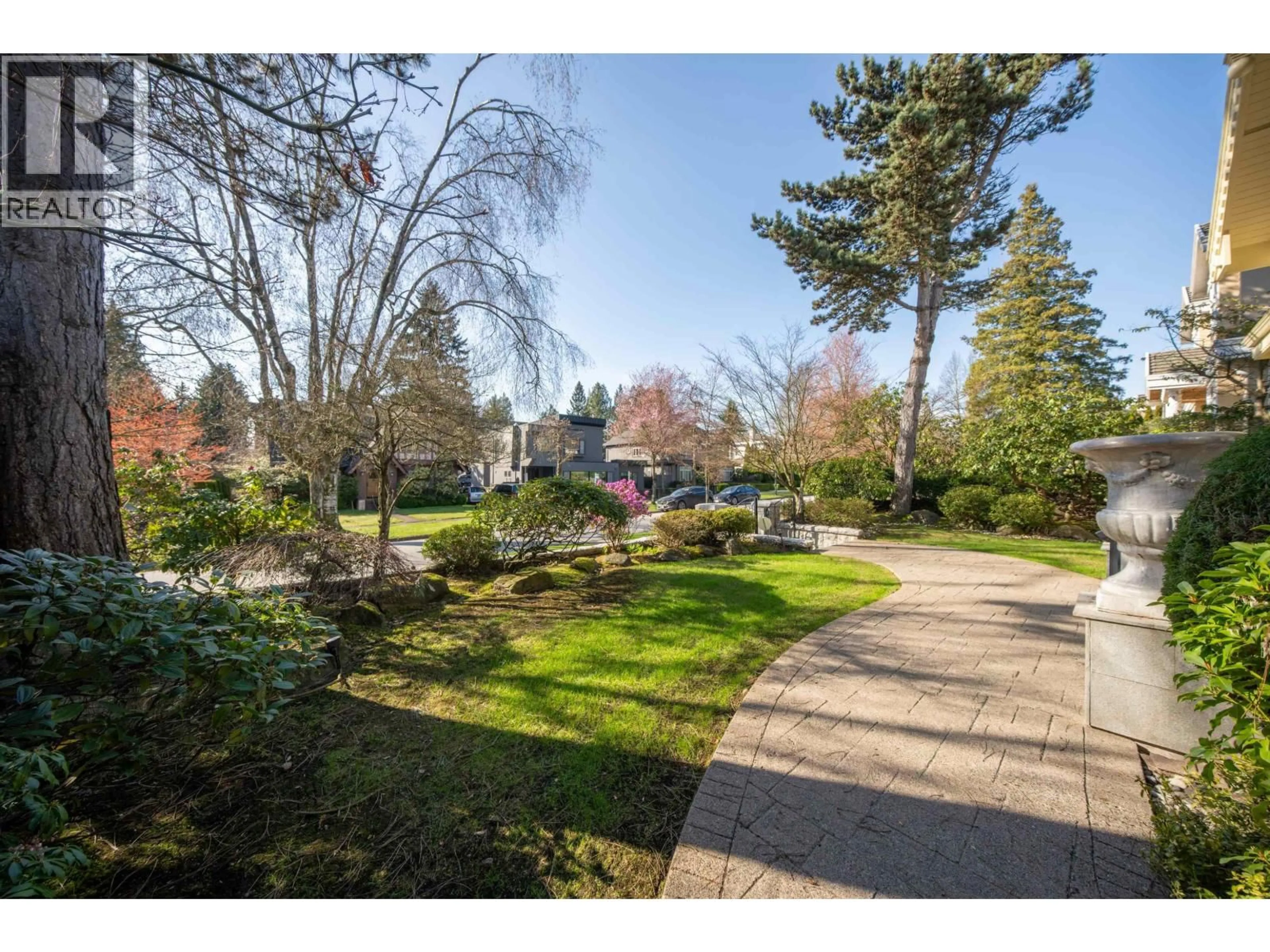 A pic from outside/outdoor area/front of a property/back of a property/a pic from drone, street for 5850 CARTIER STREET, Vancouver British Columbia V6M3A7