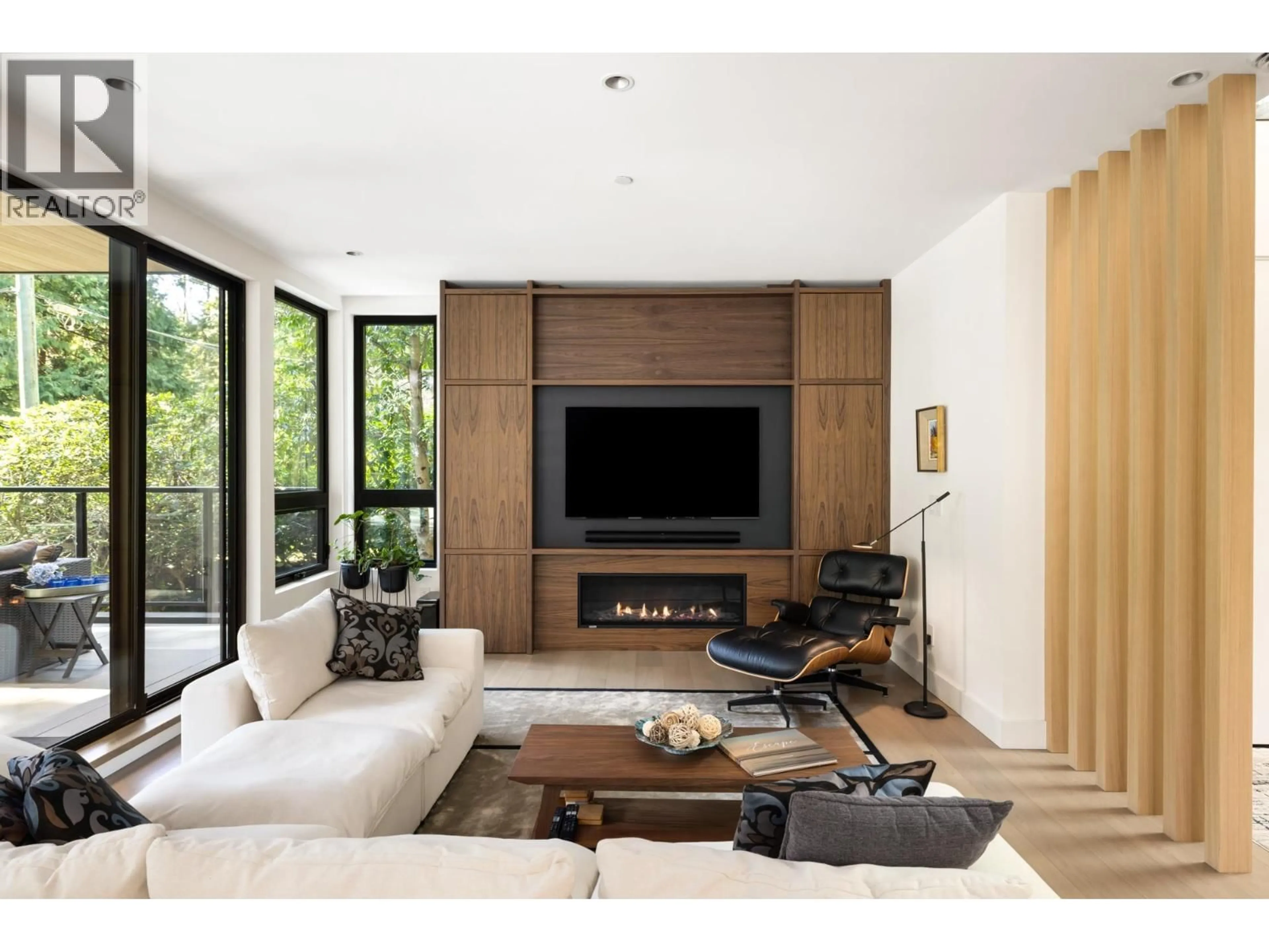 Living room with furniture, wood/laminate floor for 4841 THE DALE, West Vancouver British Columbia V7W1K2