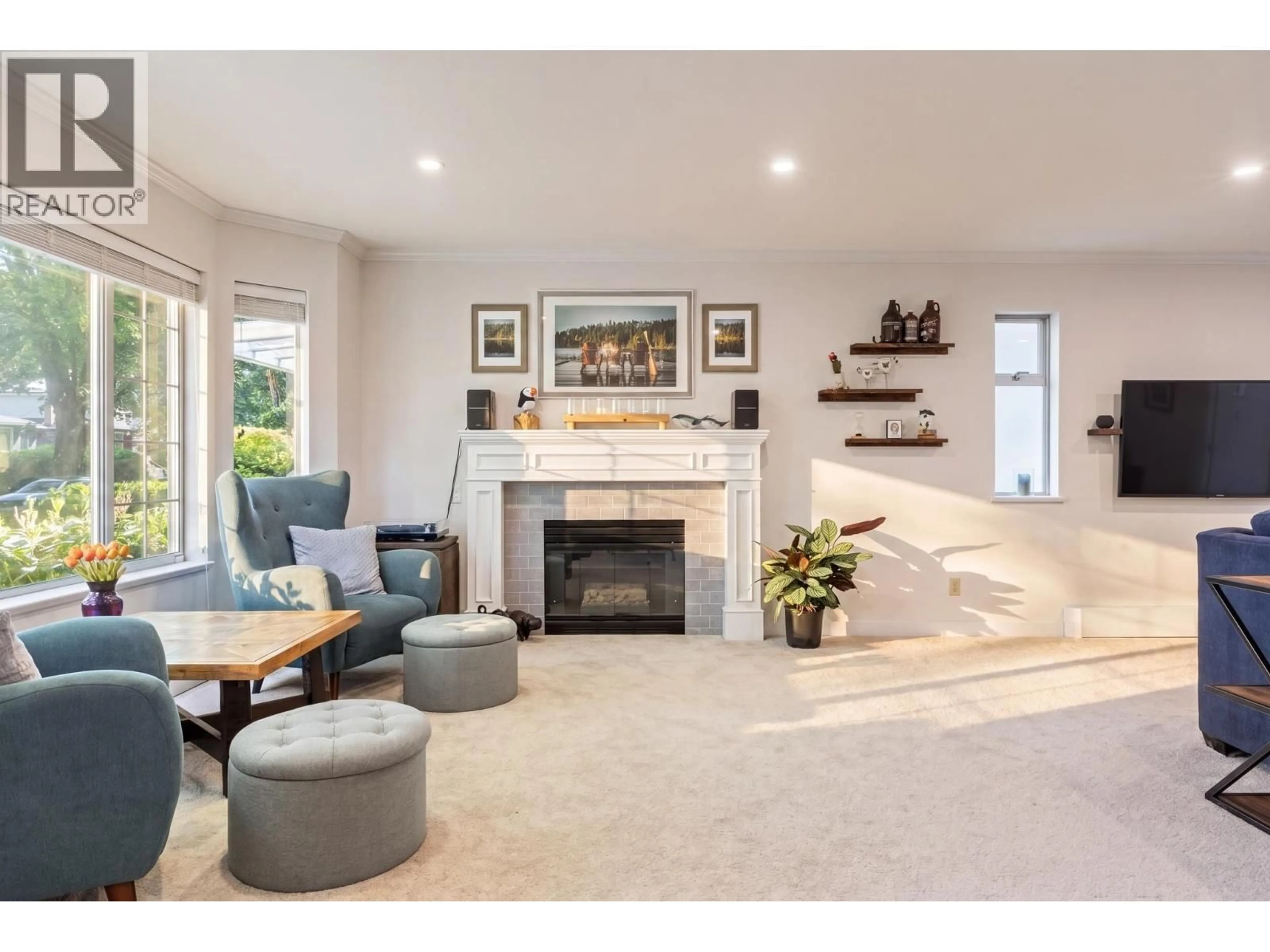 Living room with furniture, unknown for 2950 15TH AVENUE, Vancouver British Columbia V6K3A3