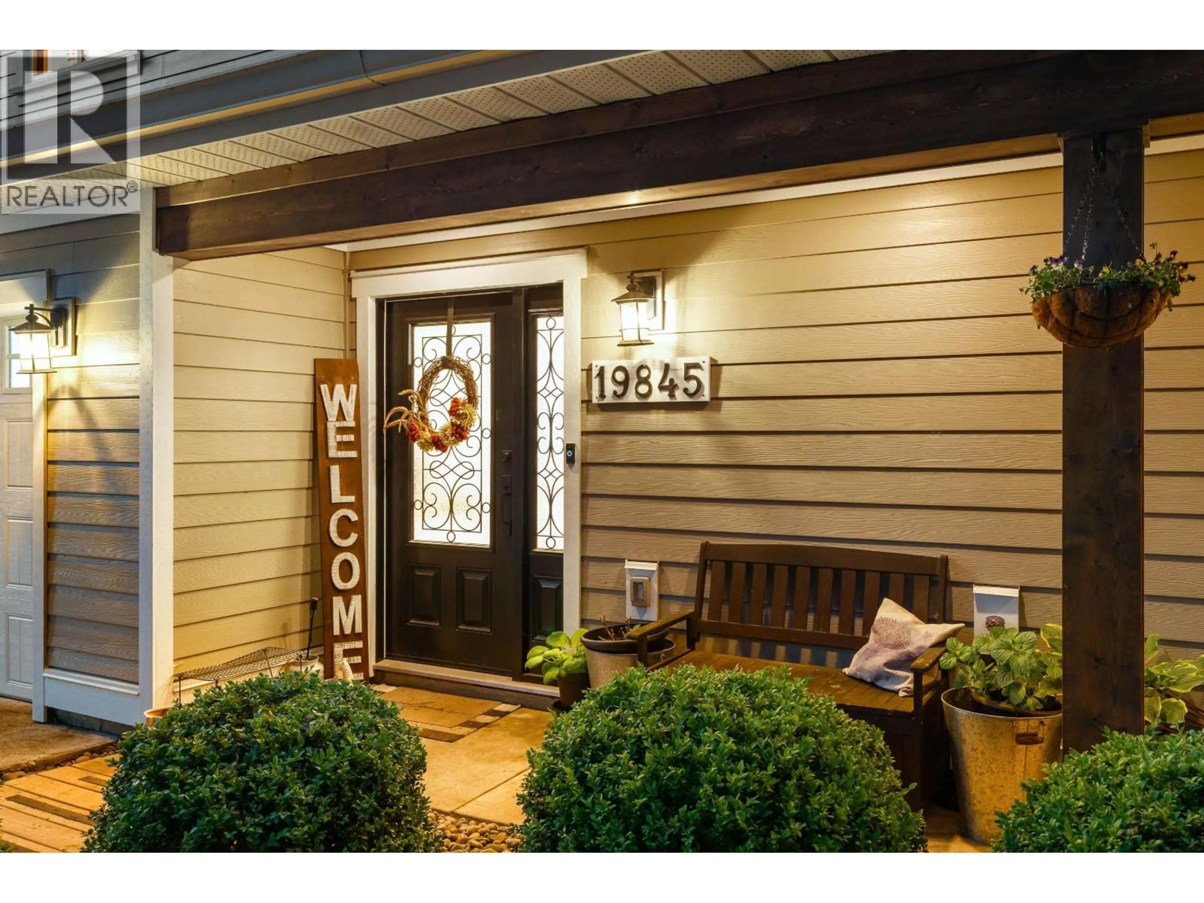 Indoor entryway for 19845 WILDWOOD CRESCENT, Pitt Meadows British Columbia V3Y1M7
