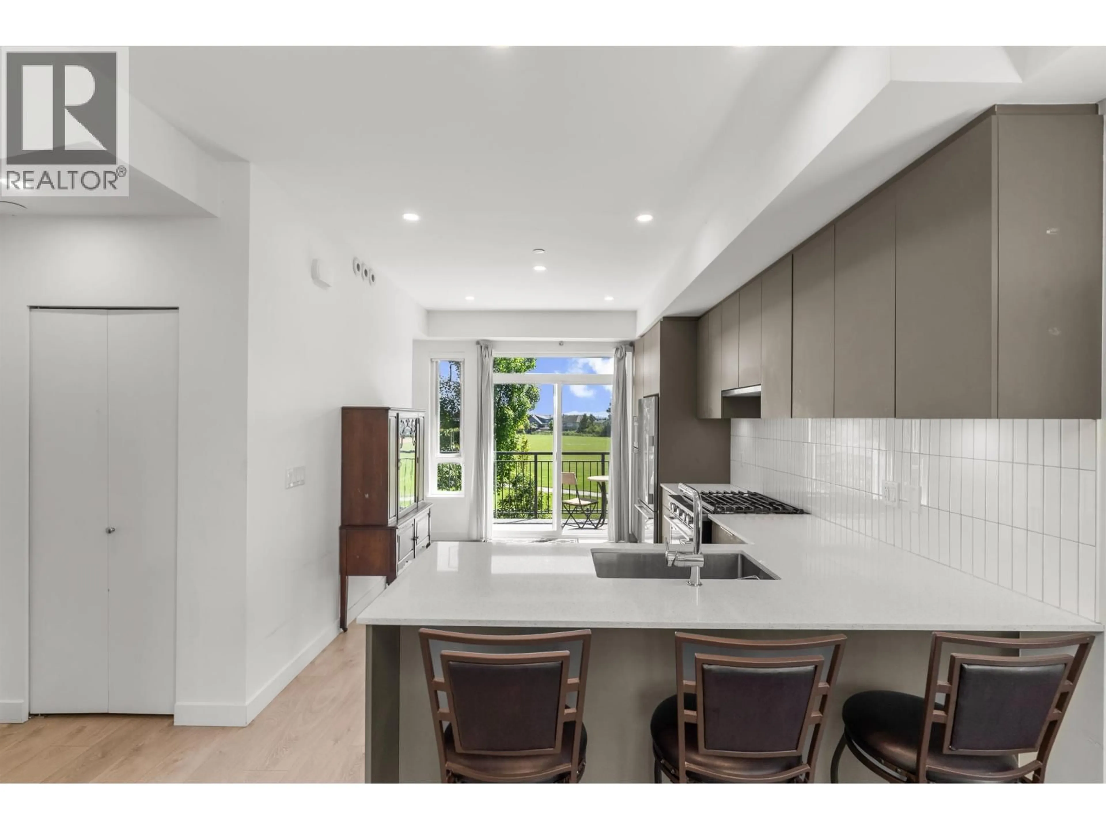 Open concept kitchen, ceramic/tile floor for 39 - 4292 WOLF WAY, Tsawwassen British Columbia V4M0E1