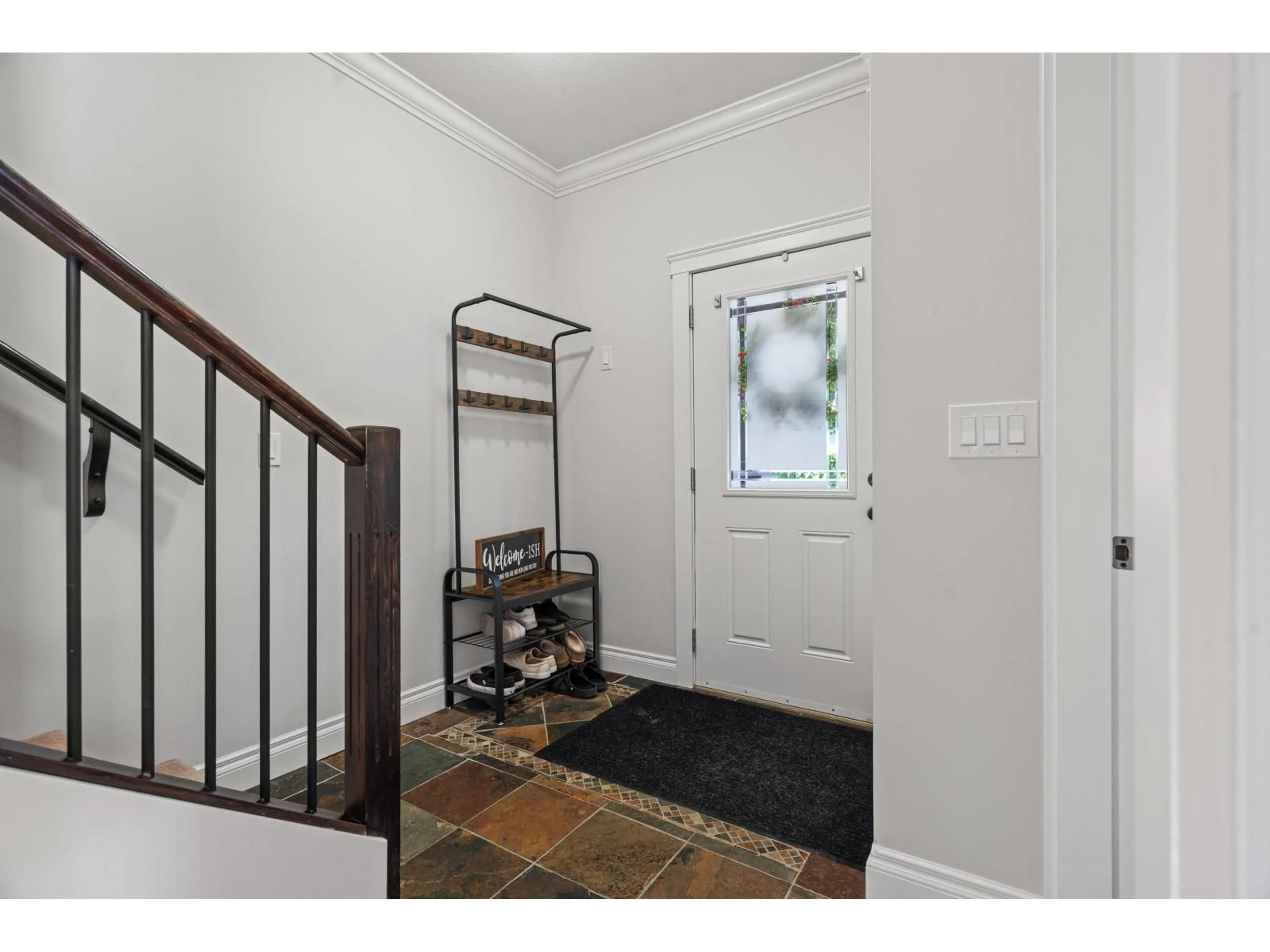 Indoor entryway for 6143 REXFORD DRIVE, Chilliwack British Columbia V2R0L3