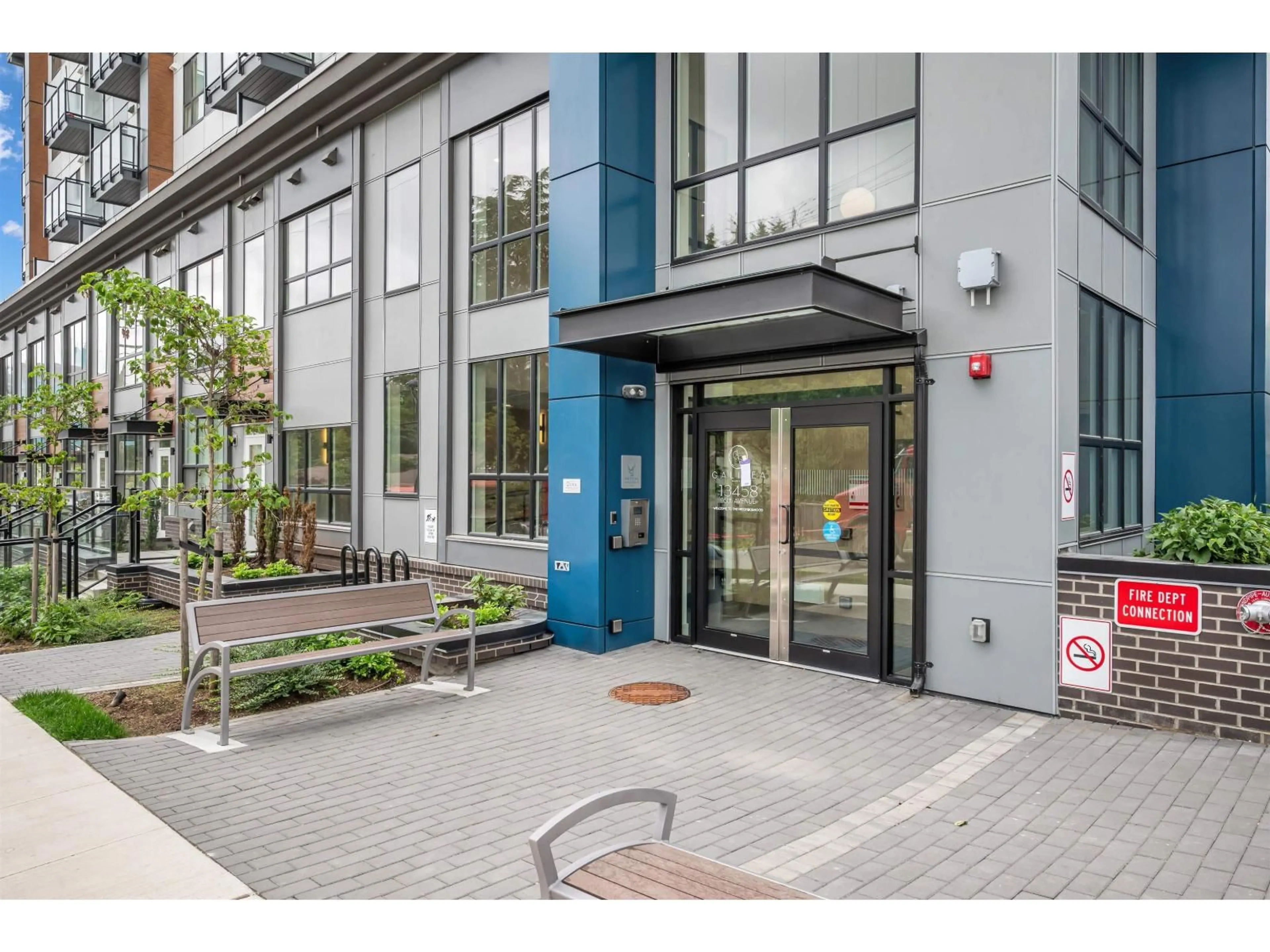 Indoor foyer for 206 - 13458 95 AVENUE, Surrey British Columbia V3V0H1