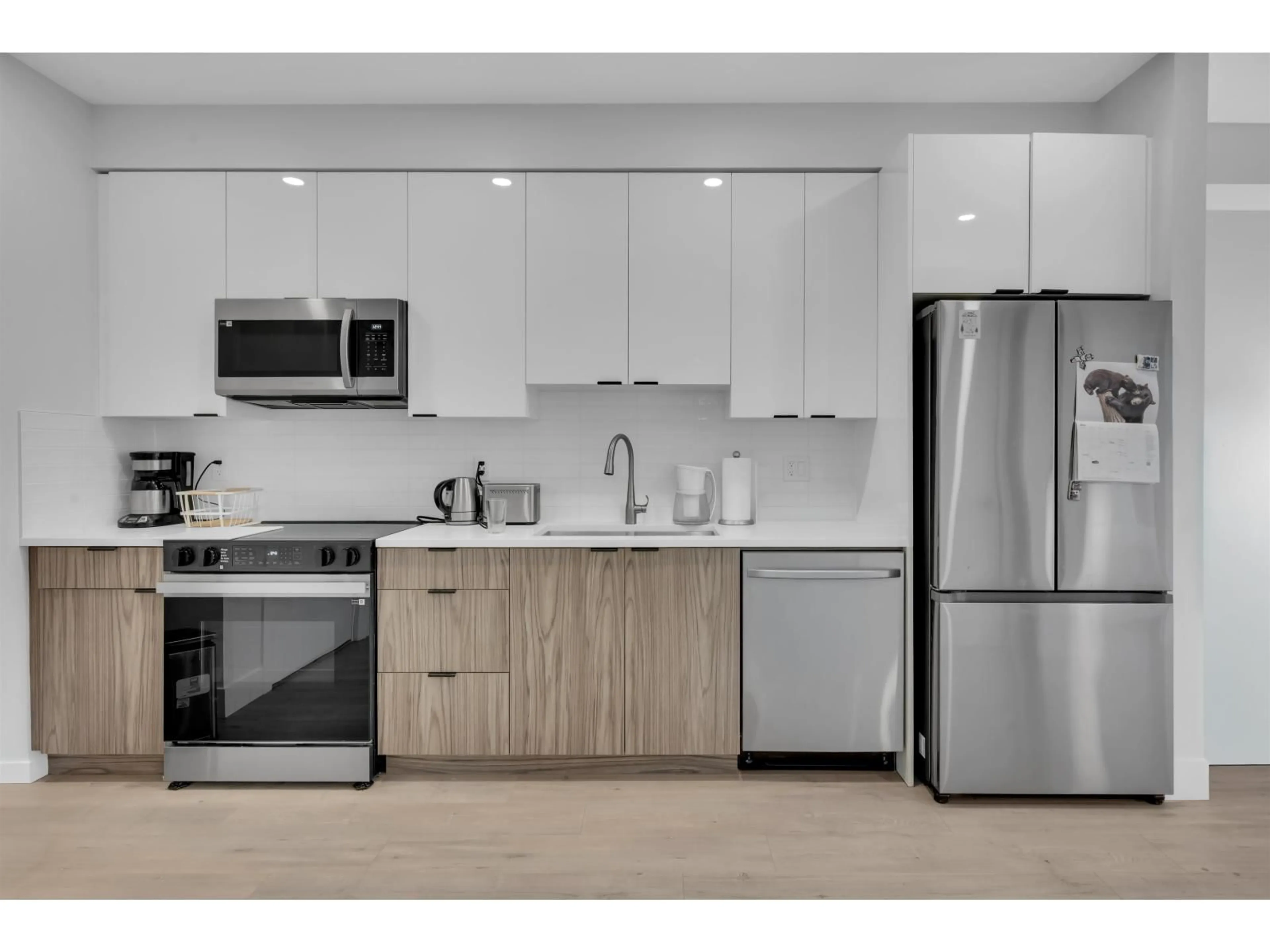 Standard kitchen, unknown for 206 - 13458 95 AVENUE, Surrey British Columbia V3V0H1