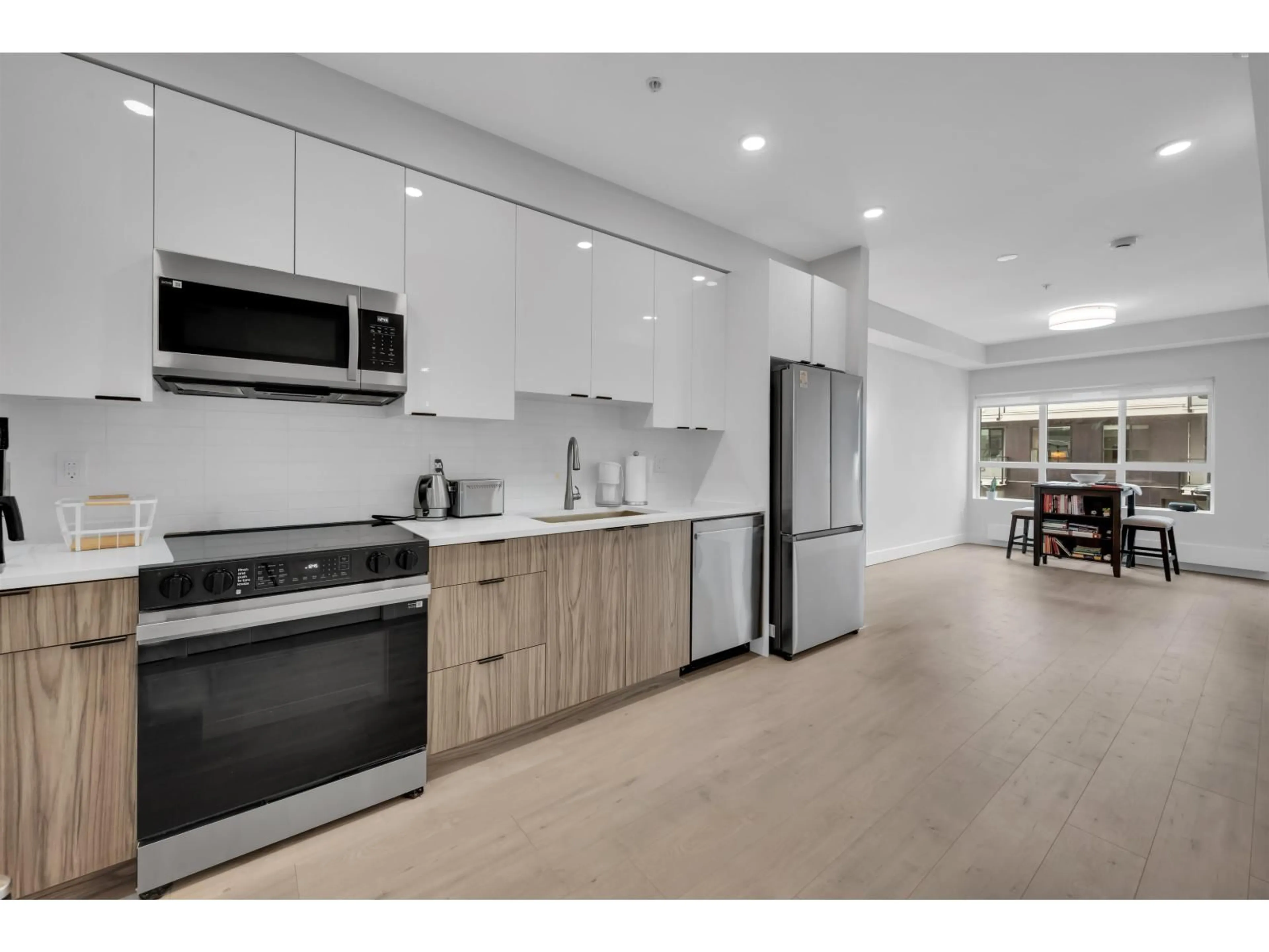 Open concept kitchen, unknown for 206 - 13458 95 AVENUE, Surrey British Columbia V3V0H1