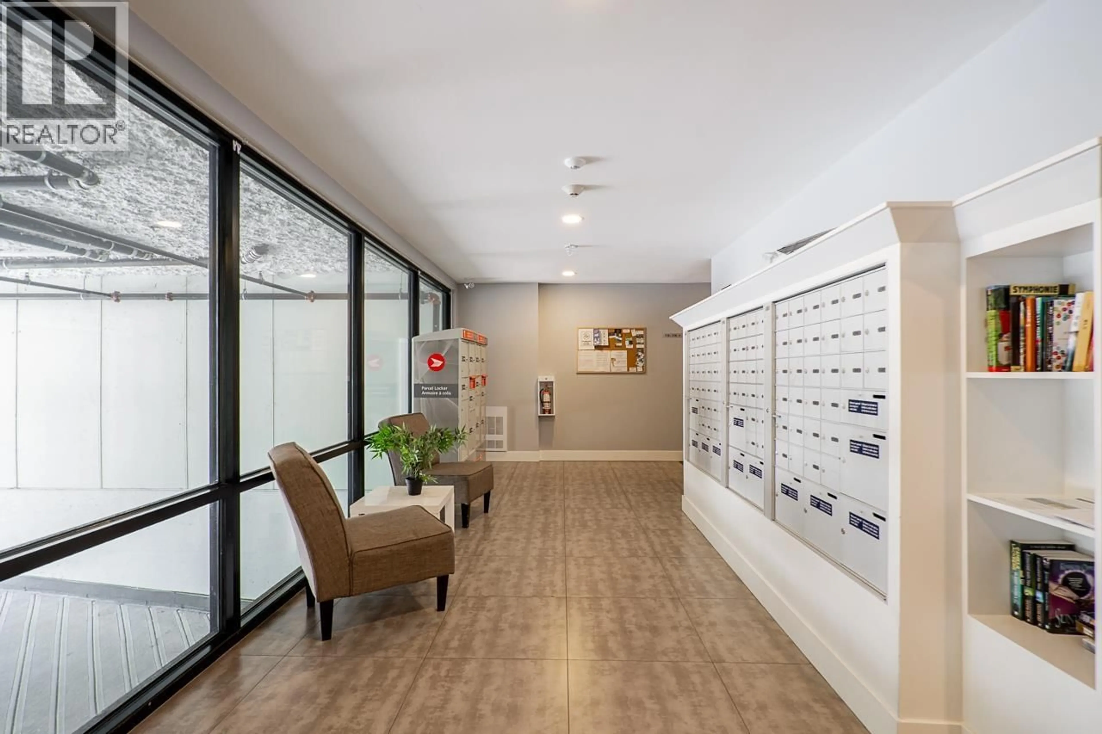 Indoor foyer for 315 - 12460 191 STREET, Pitt Meadows British Columbia V3Y2J2