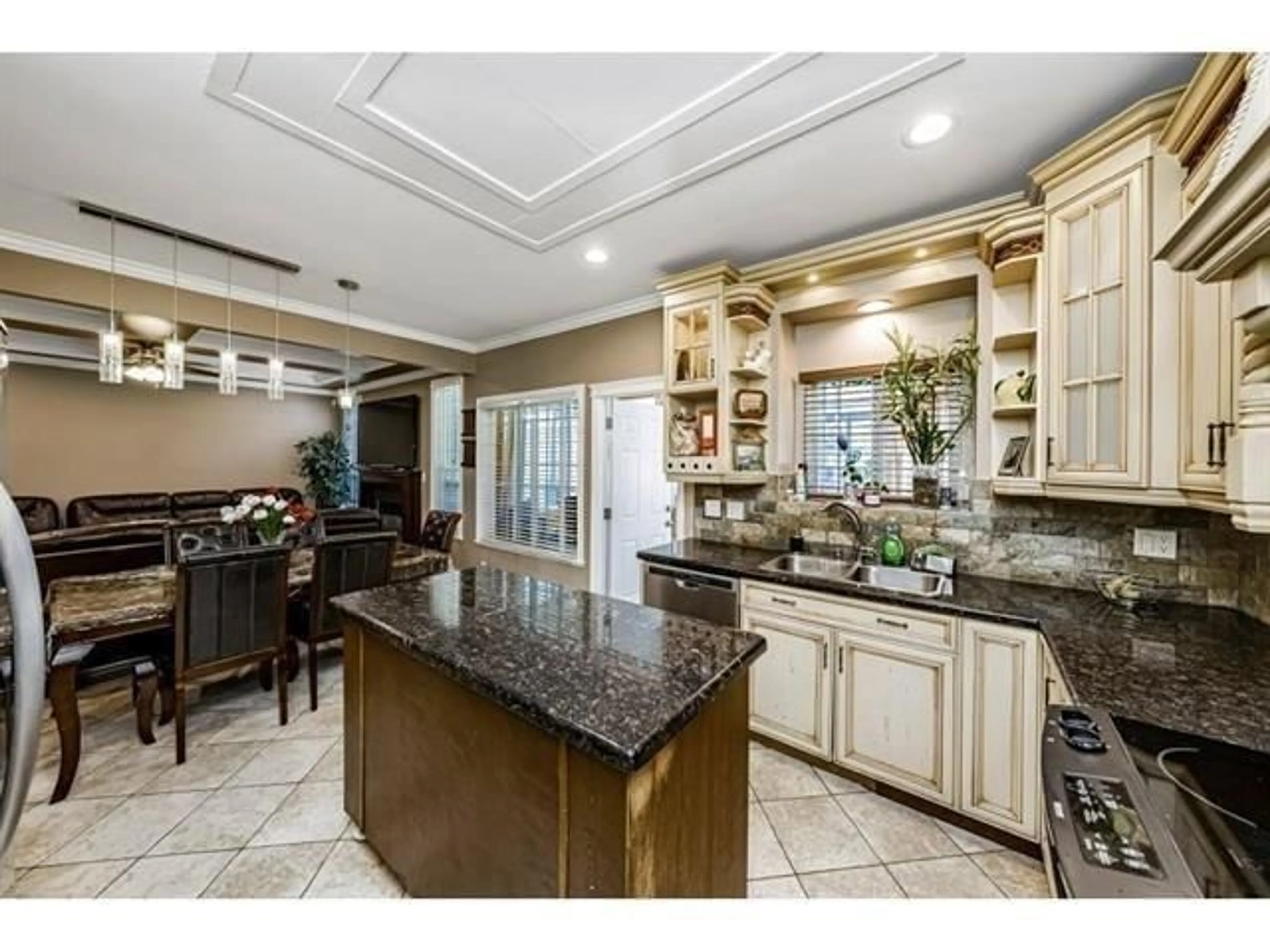Open concept kitchen, ceramic/tile floor for 7833 147A STREET, Surrey British Columbia V3S2T8