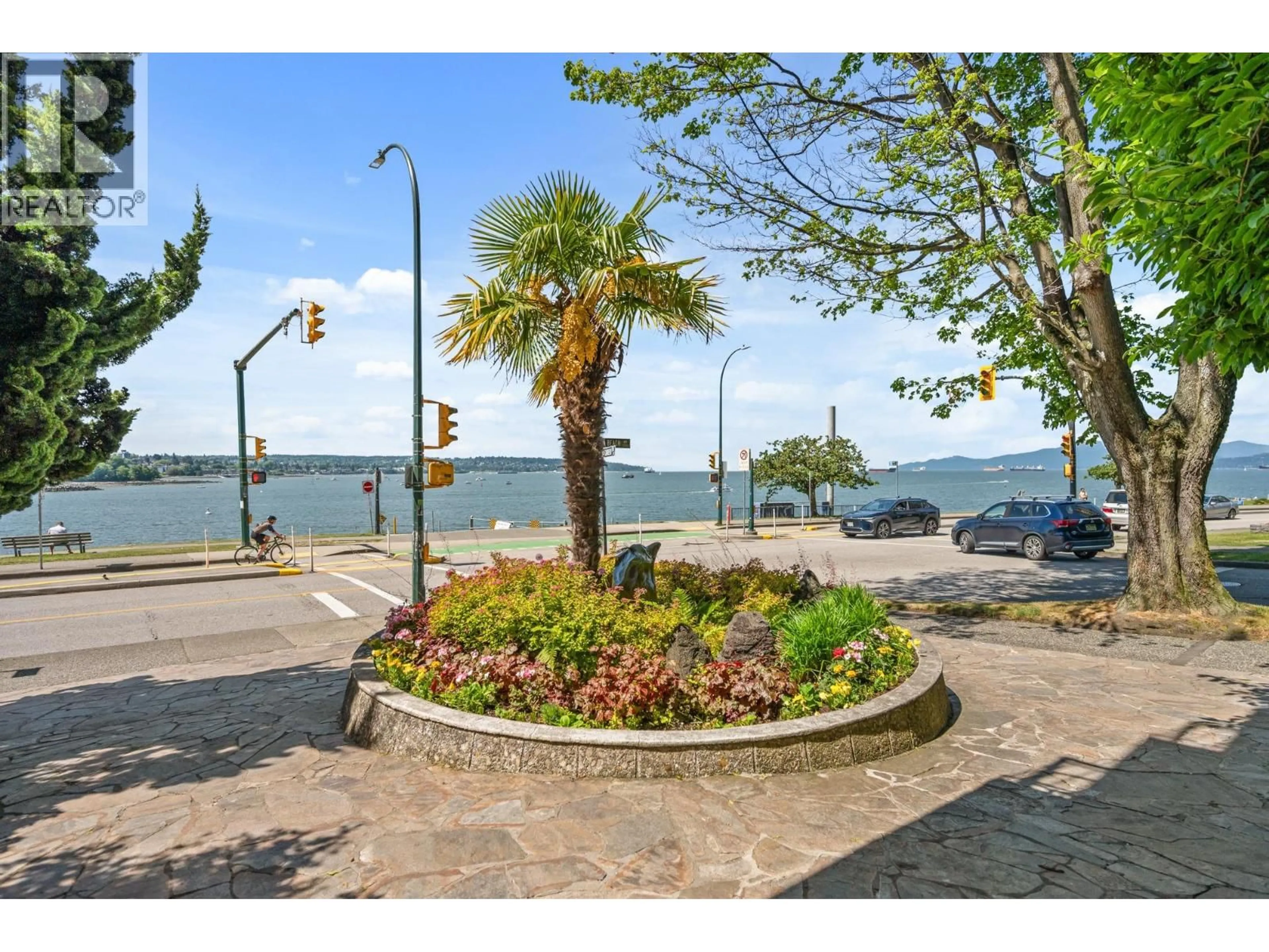 Patio, water/lake/river/ocean view for 601 - 1575 BEACH AVENUE, Vancouver British Columbia V6G1Y5