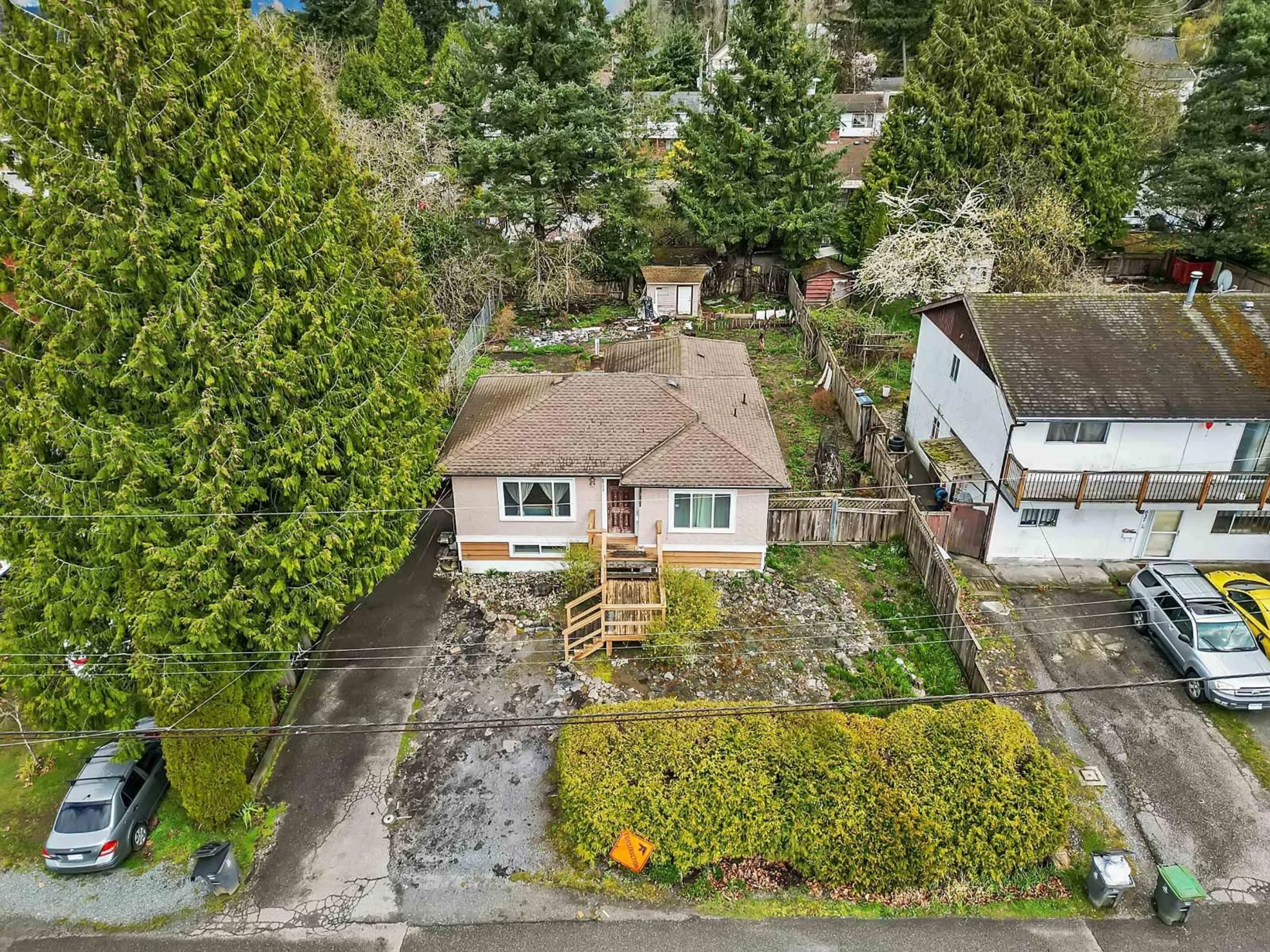 A pic from outside/outdoor area/front of a property/back of a property/a pic from drone, street for 13627 HILTON ROAD, Surrey British Columbia V3R5J5
