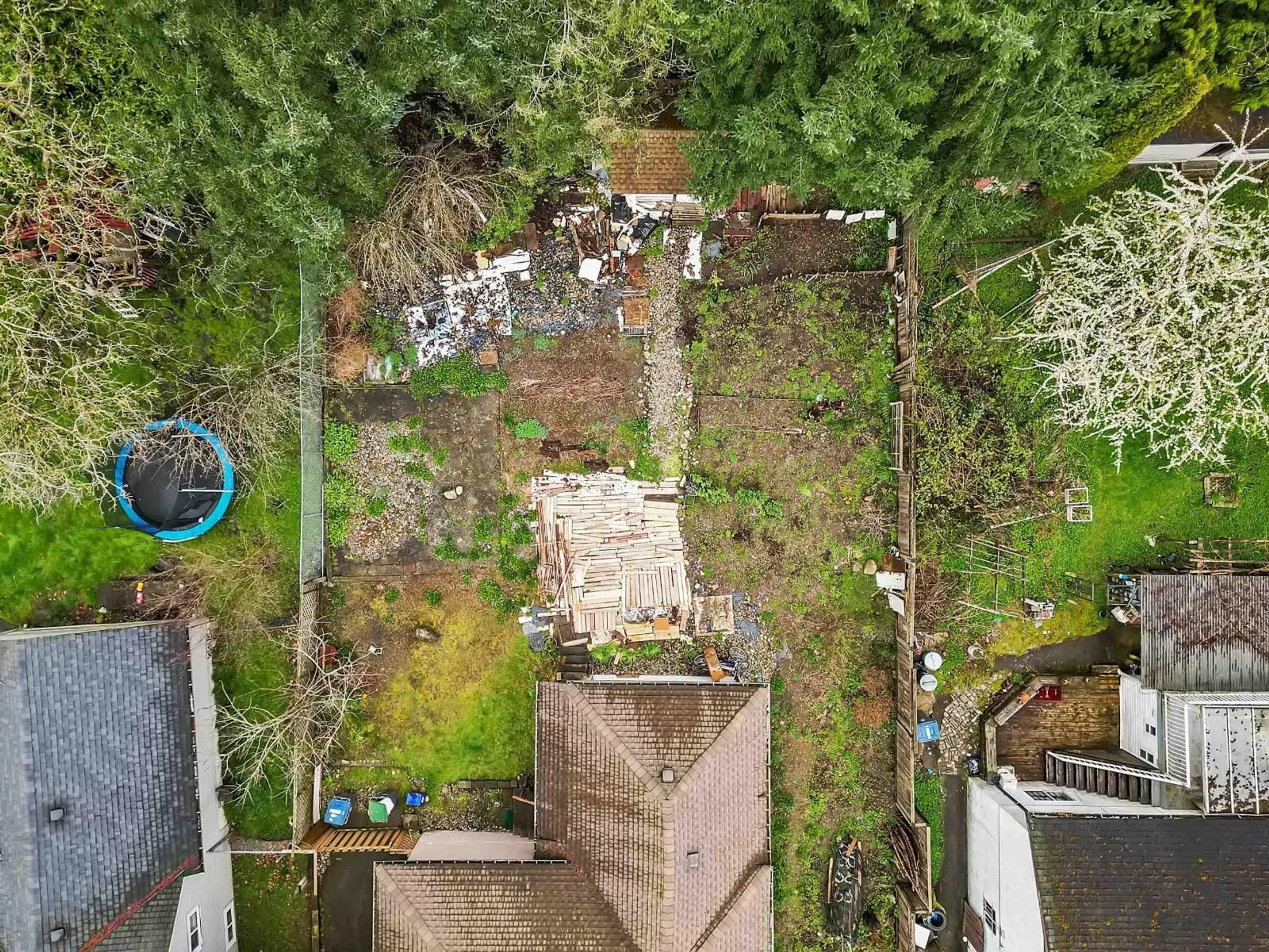 A pic from outside/outdoor area/front of a property/back of a property/a pic from drone, forest/trees view for 13627 HILTON ROAD, Surrey British Columbia V3R5J5