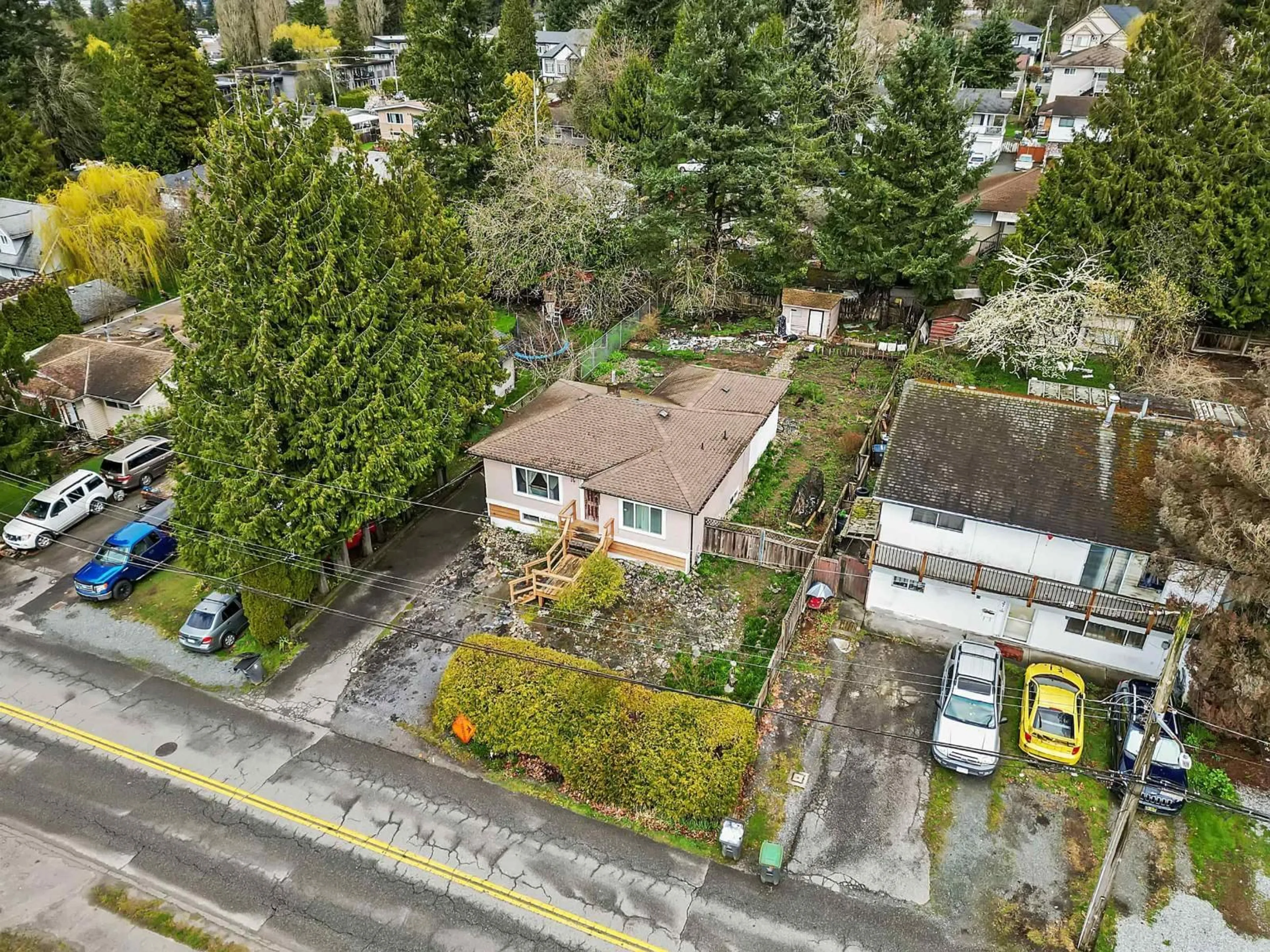 A pic from outside/outdoor area/front of a property/back of a property/a pic from drone, street for 13627 HILTON ROAD, Surrey British Columbia V3R5J5