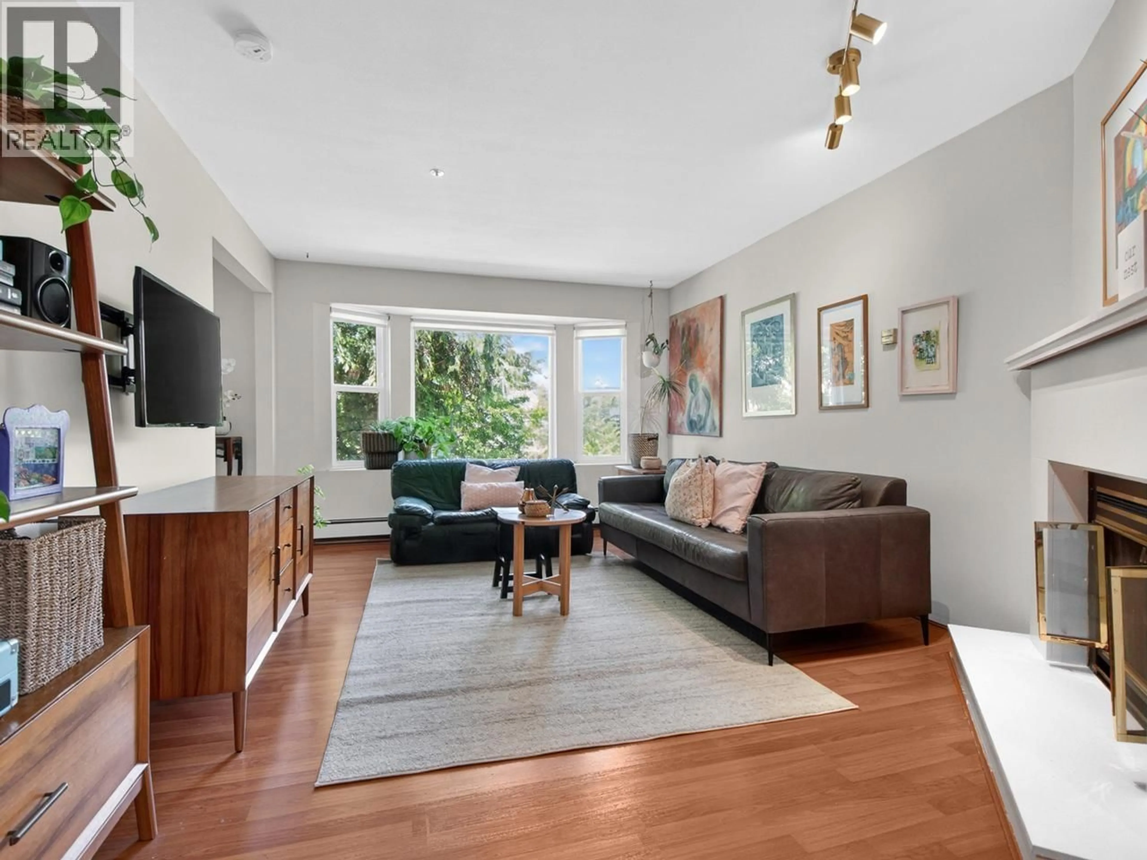 Living room with furniture, unknown for 2128 ADANAC STREET, Vancouver British Columbia V5L2E7