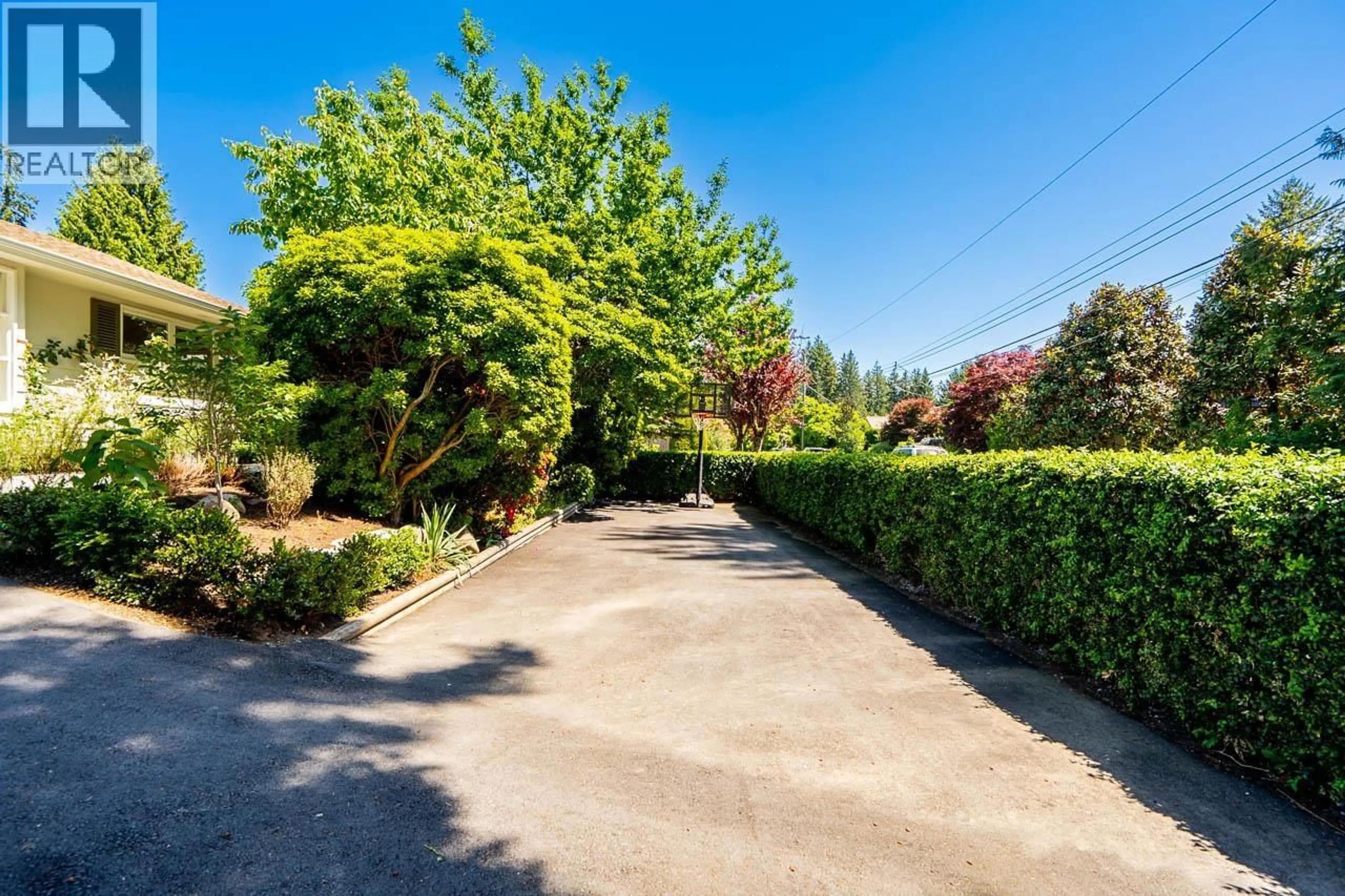 A pic from outside/outdoor area/front of a property/back of a property/a pic from drone, street for 2784 CRESCENTVIEW DRIVE, North Vancouver British Columbia V7R2V1