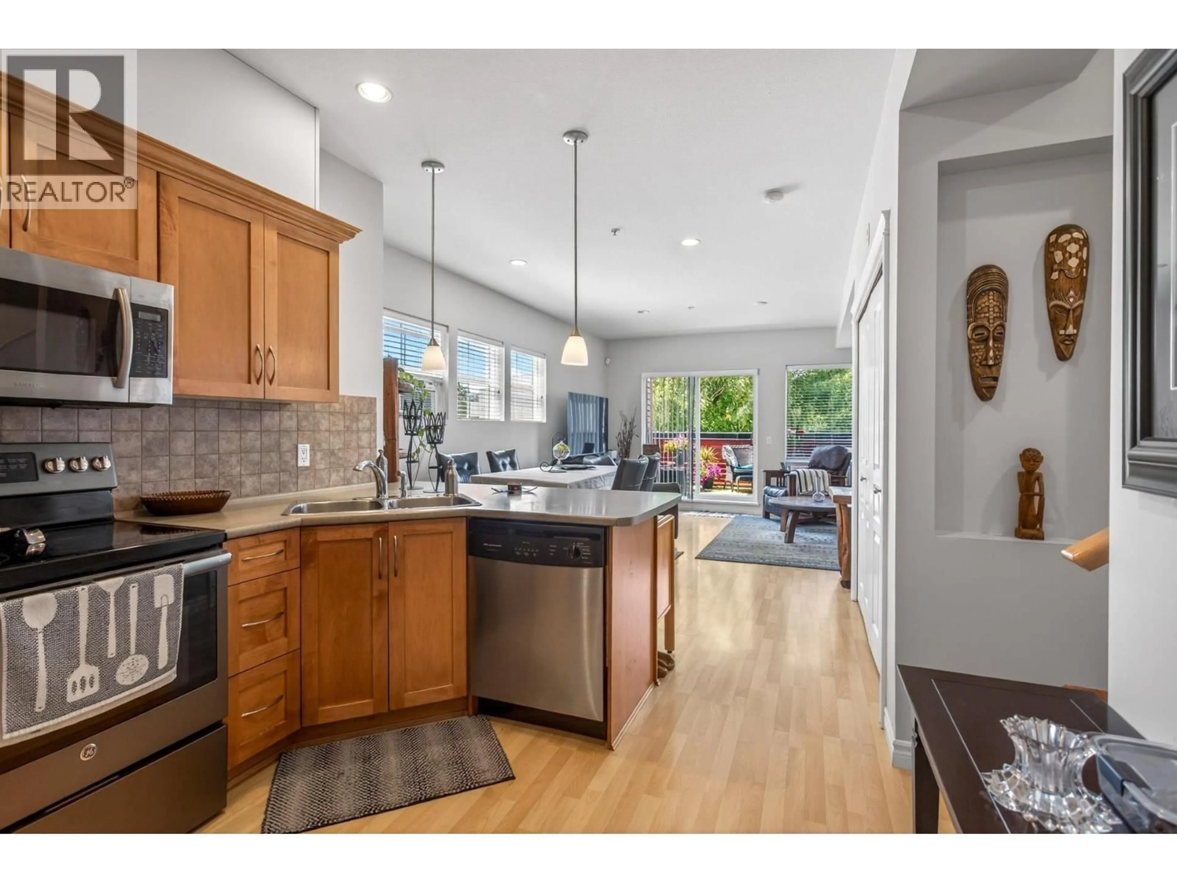 Open concept kitchen, unknown for 202 - 2655 MARY HILL ROAD, Port Coquitlam British Columbia V3C6R9